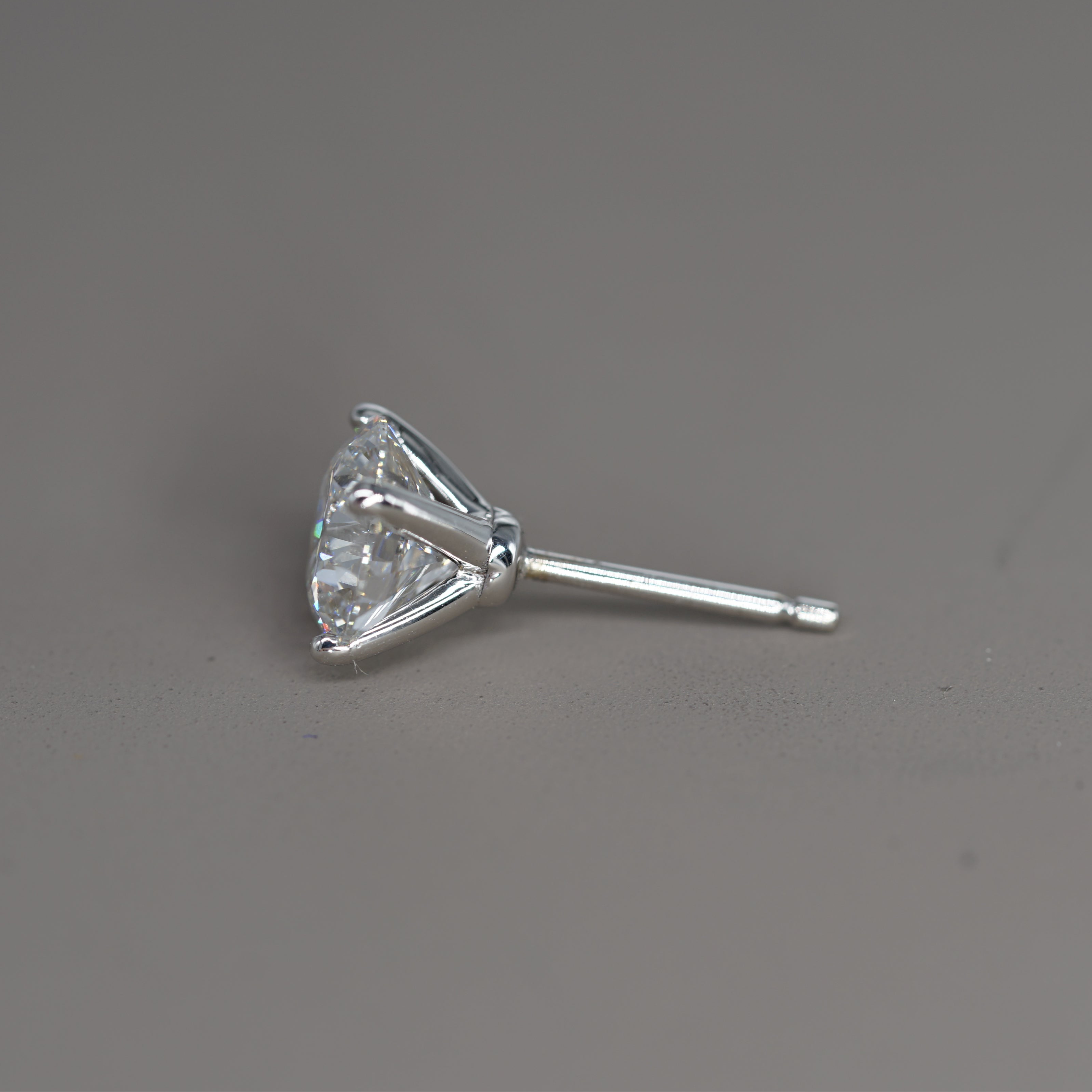 ROUND STUDS MARTINI SETTING