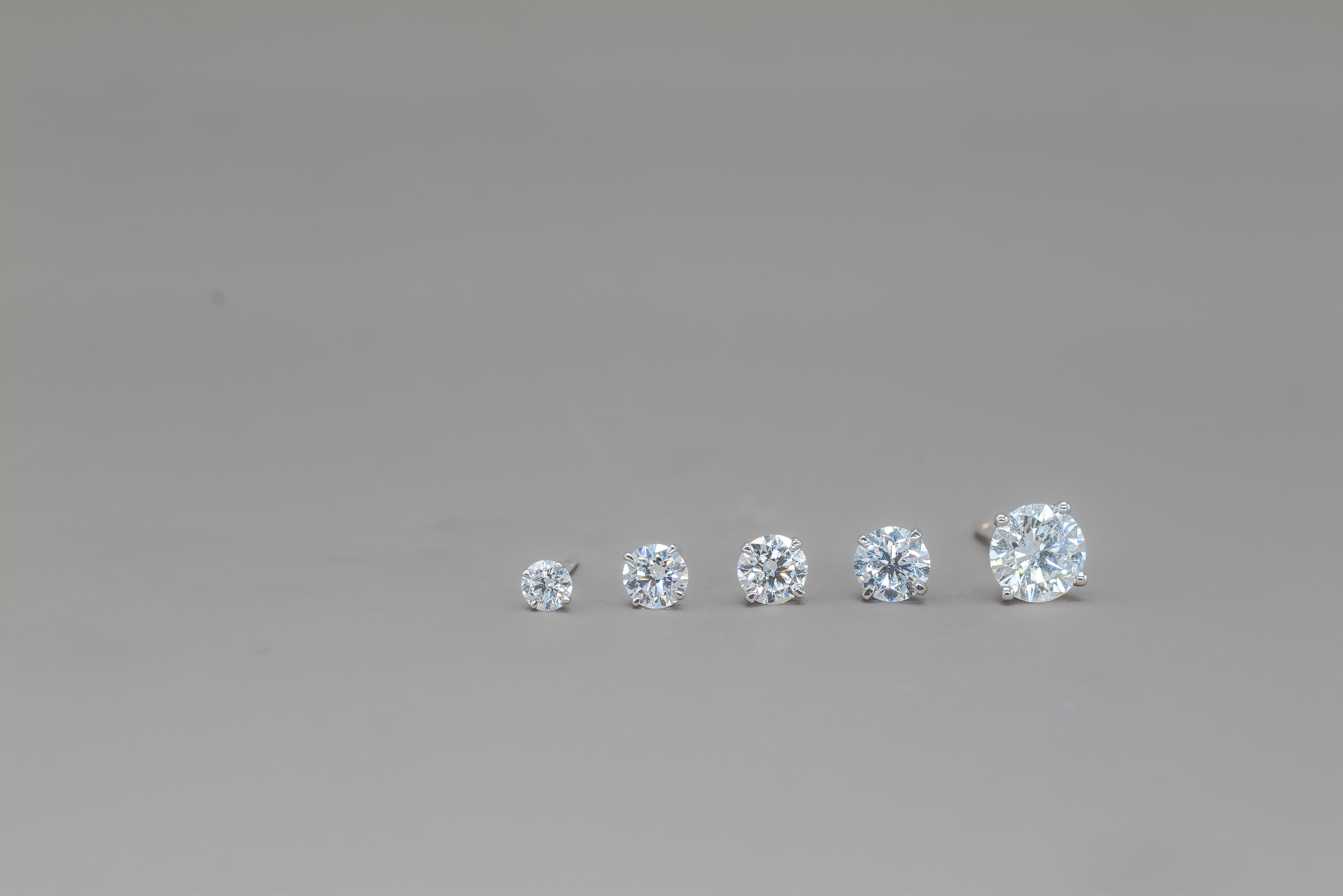 ROUND EARRINGS MARTINI SETTING