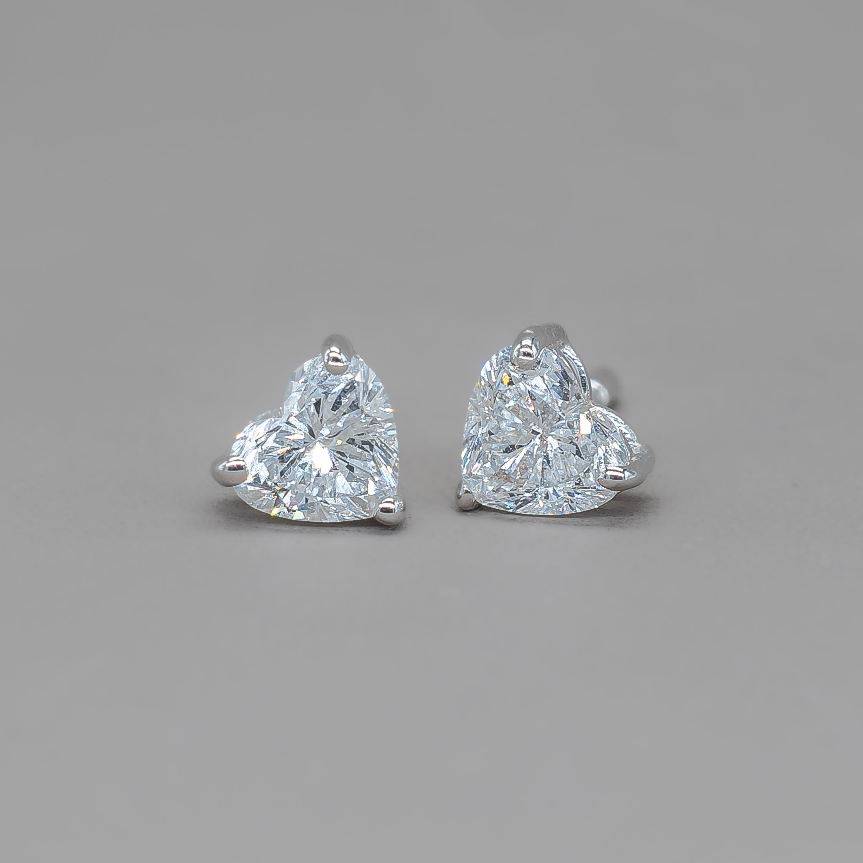 LOVE STUD EARRINGS