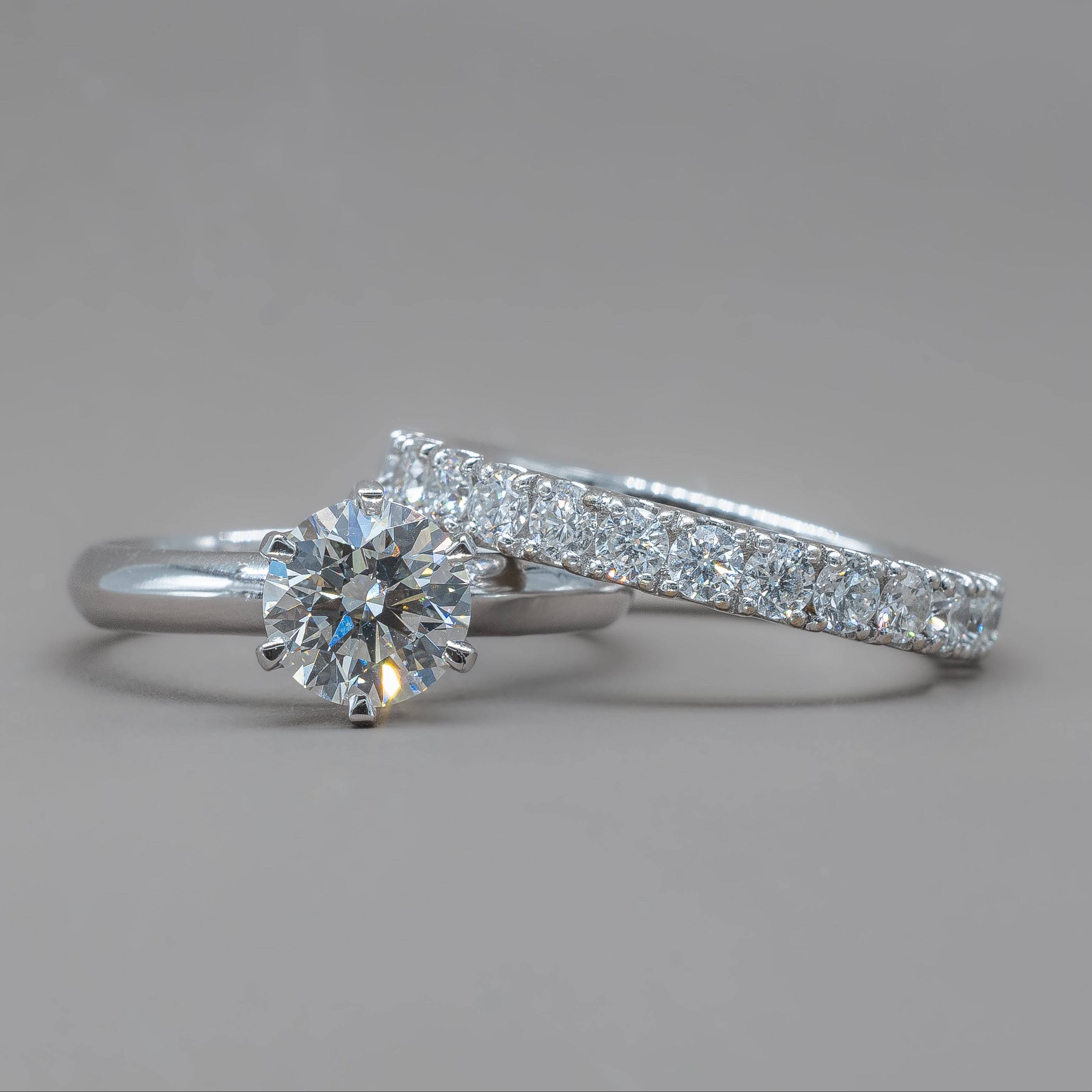 ROUND ENGAGEMENT RING