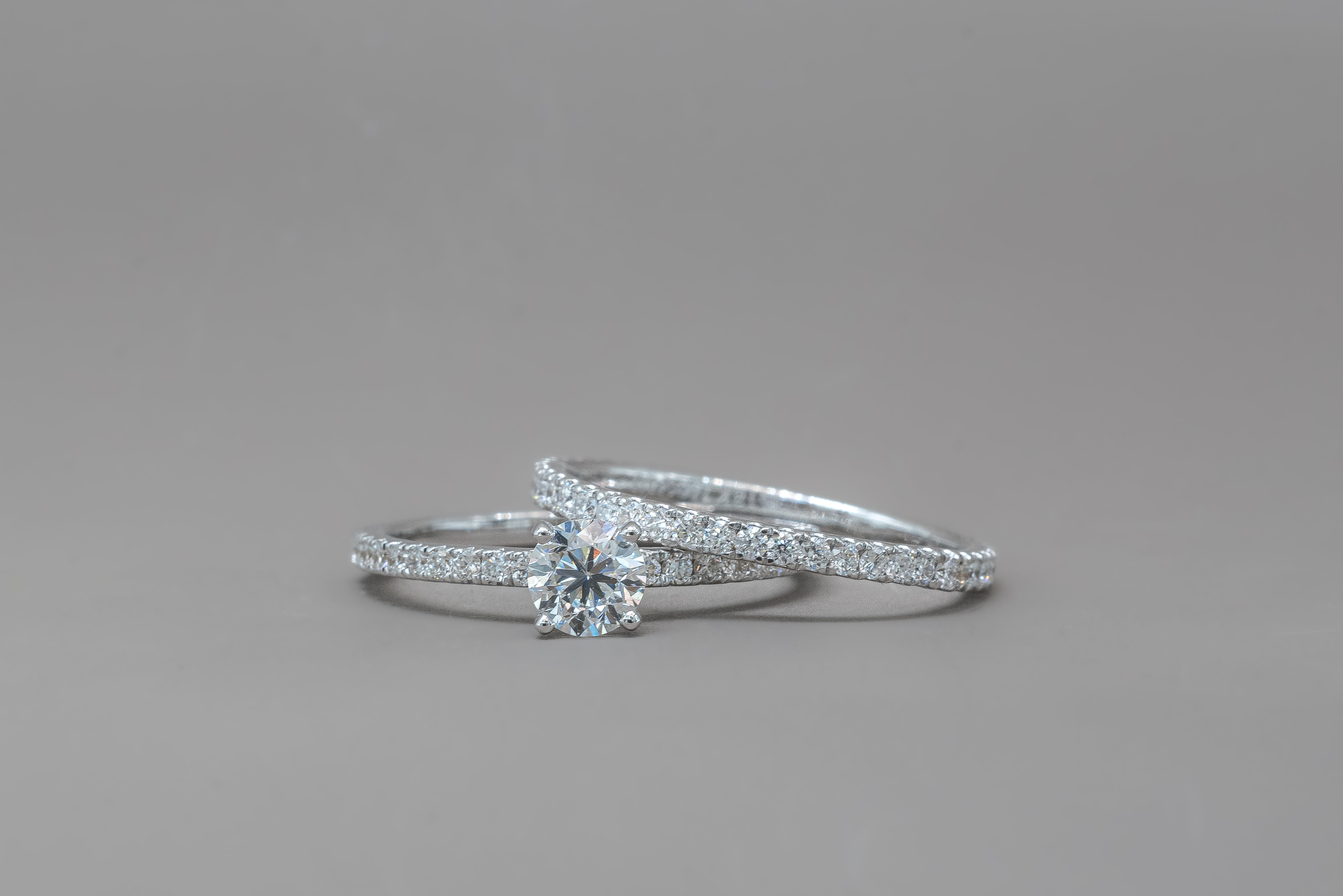 ROUND SPARKLE ENGAGEMENT RING