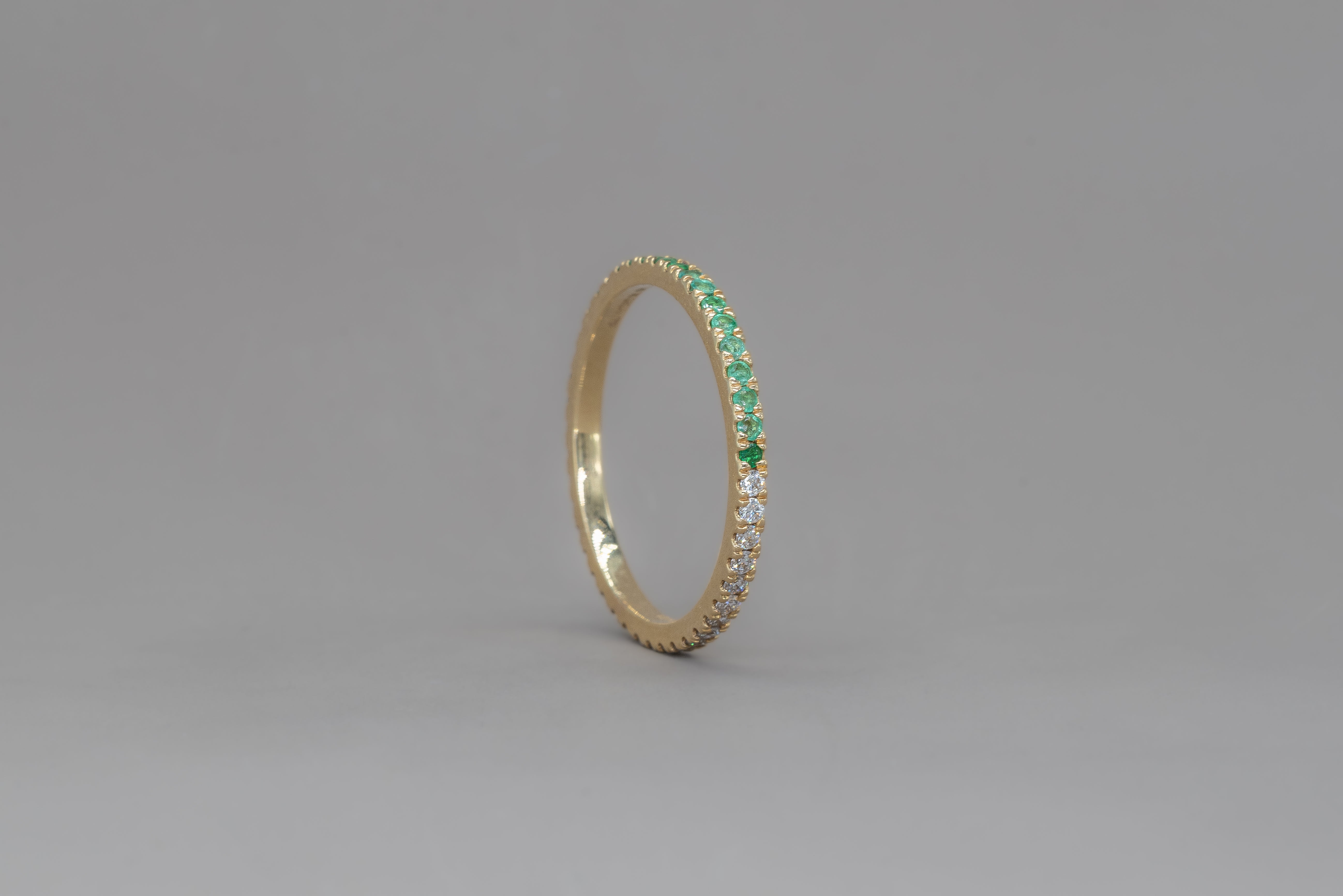 UNDECIDED PETIT GREEN ETERNITY RING