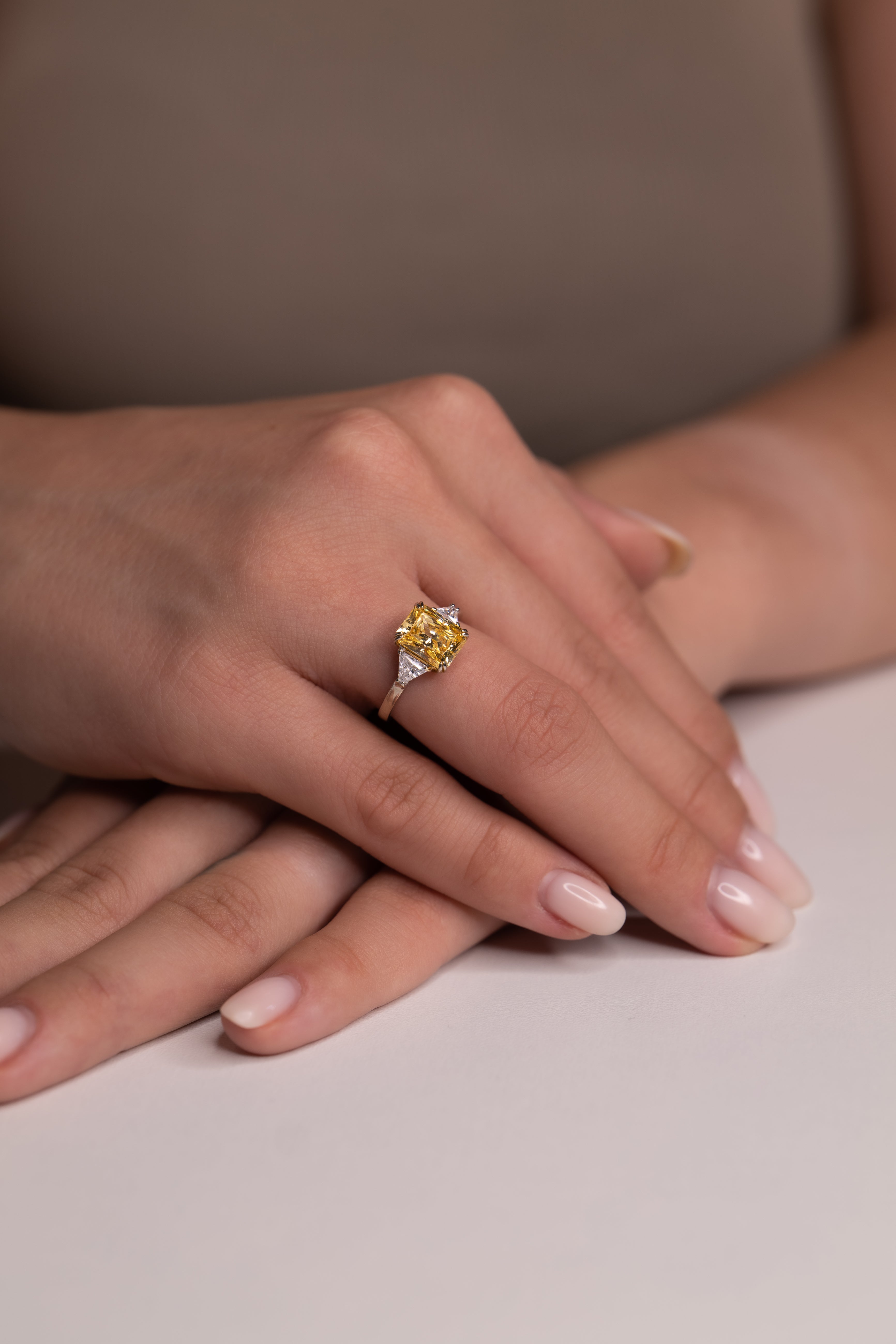 YELLOW TRAPEZINO RING