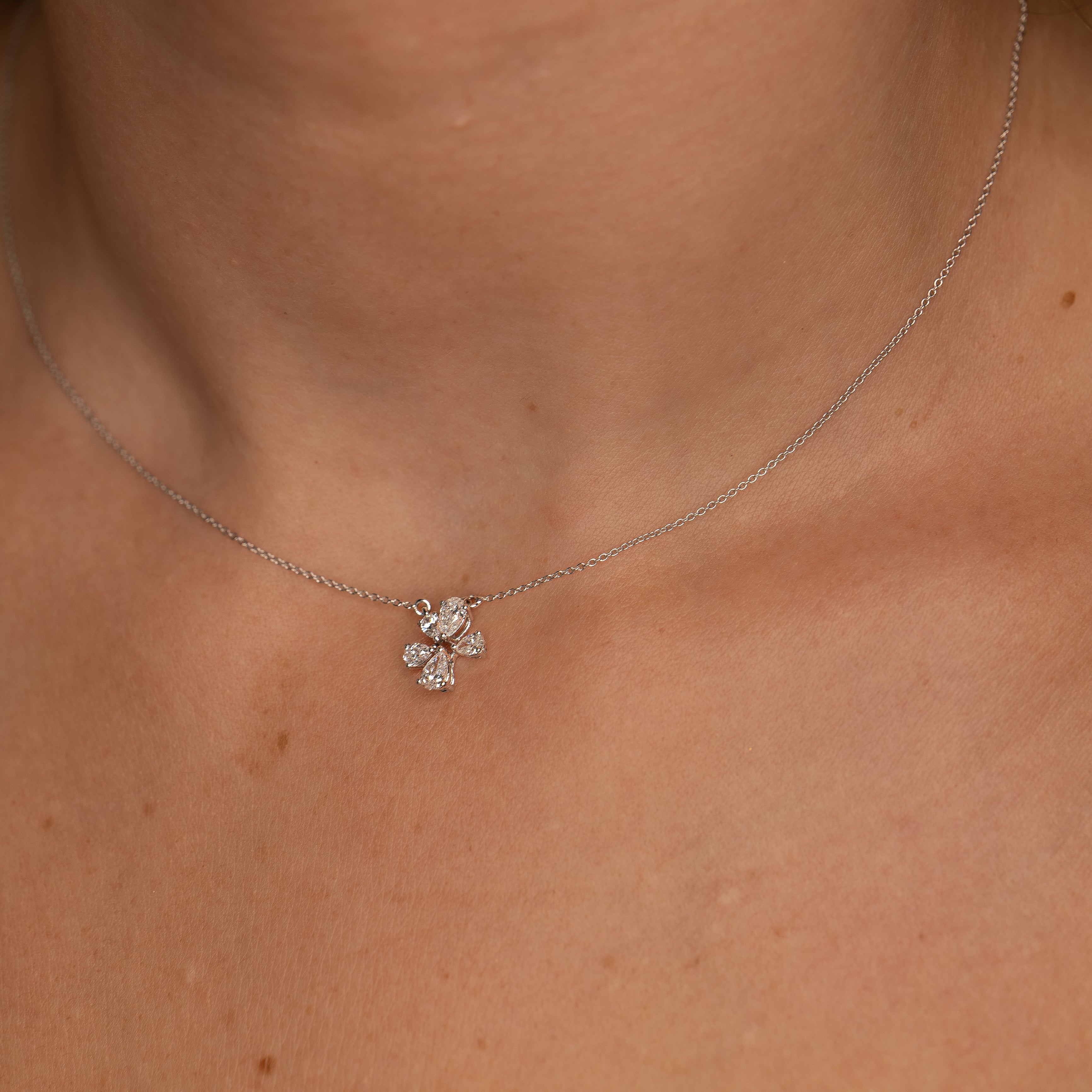 FLEUR NECKLACE