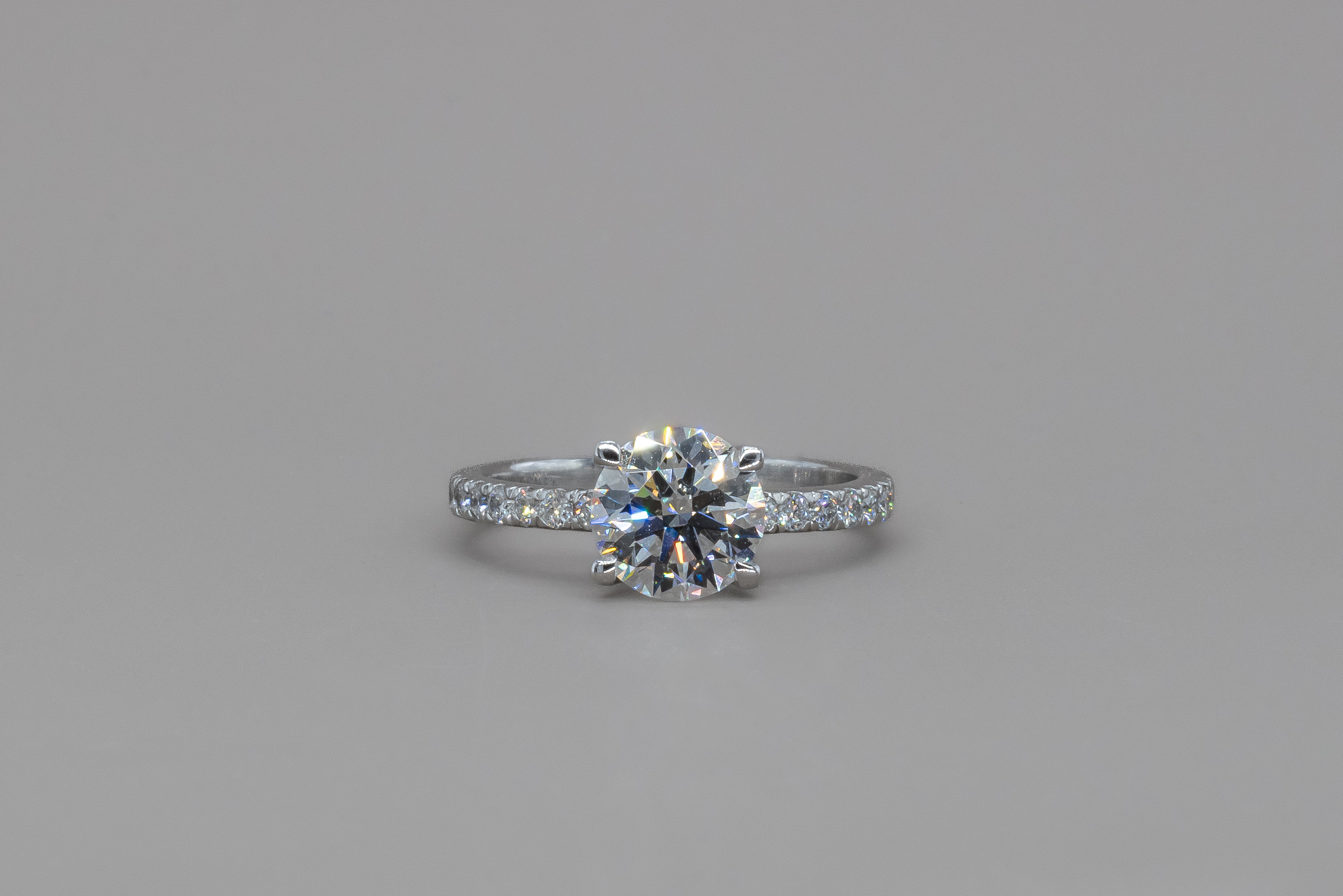 ROUND SPARKLE ENGAGEMENT RING