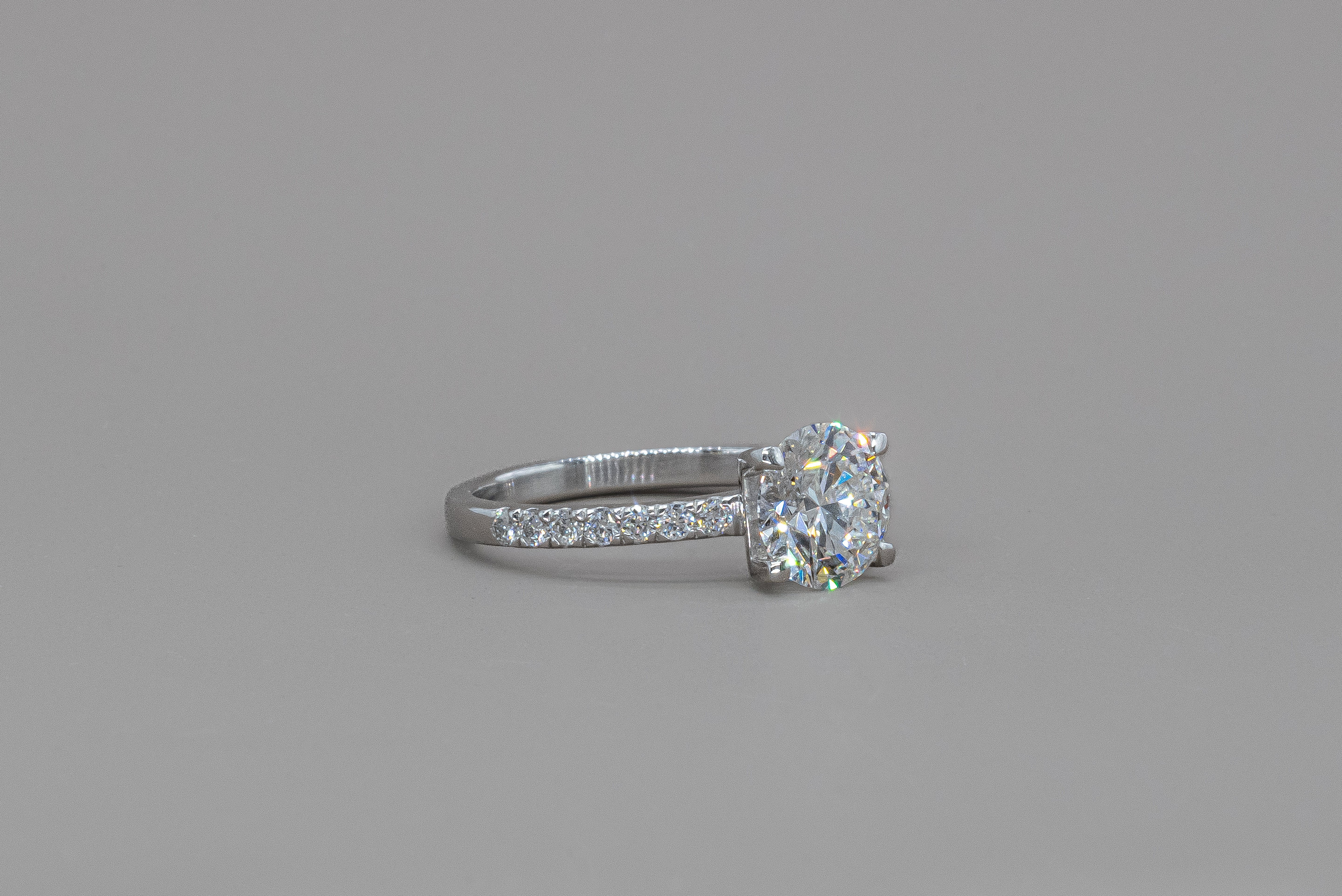 ROUND SPARKLE ENGAGEMENT RING