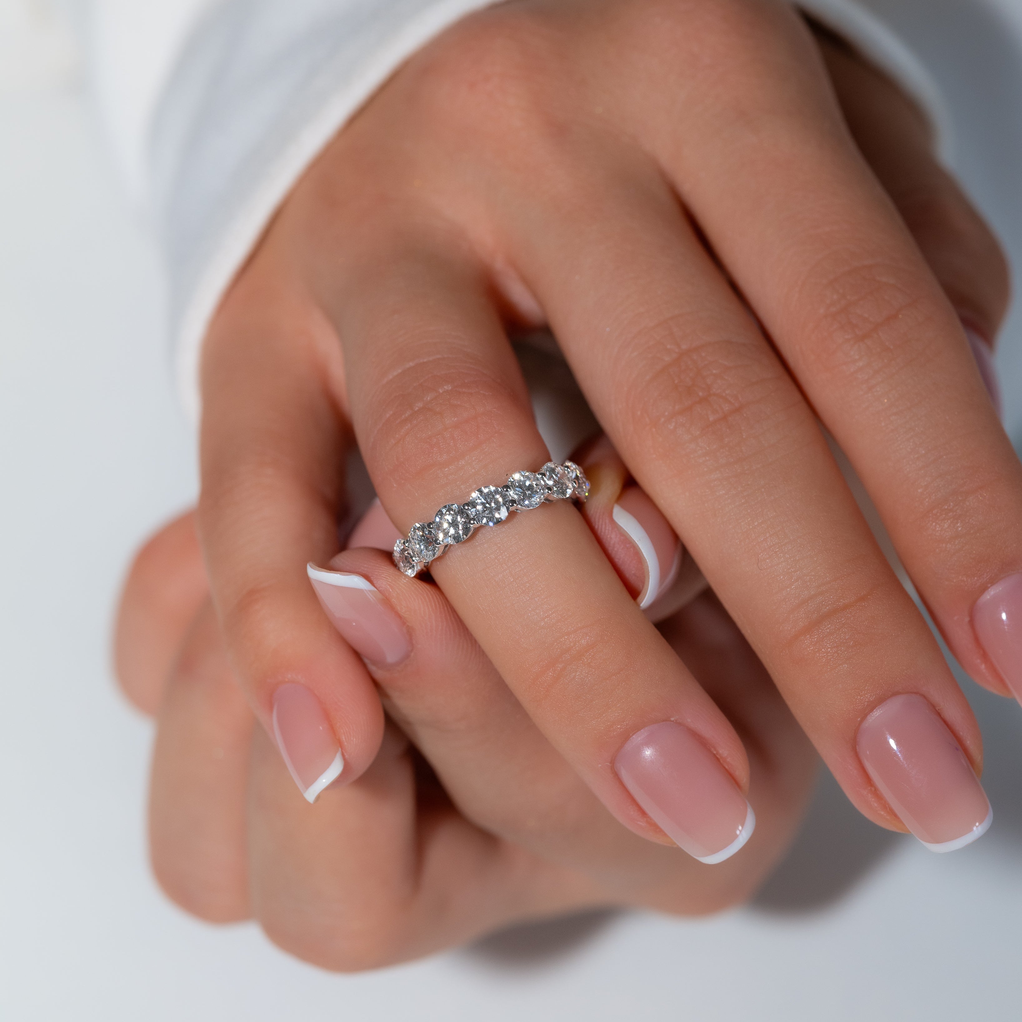 SLEEPING OVAL ETERNITY RING