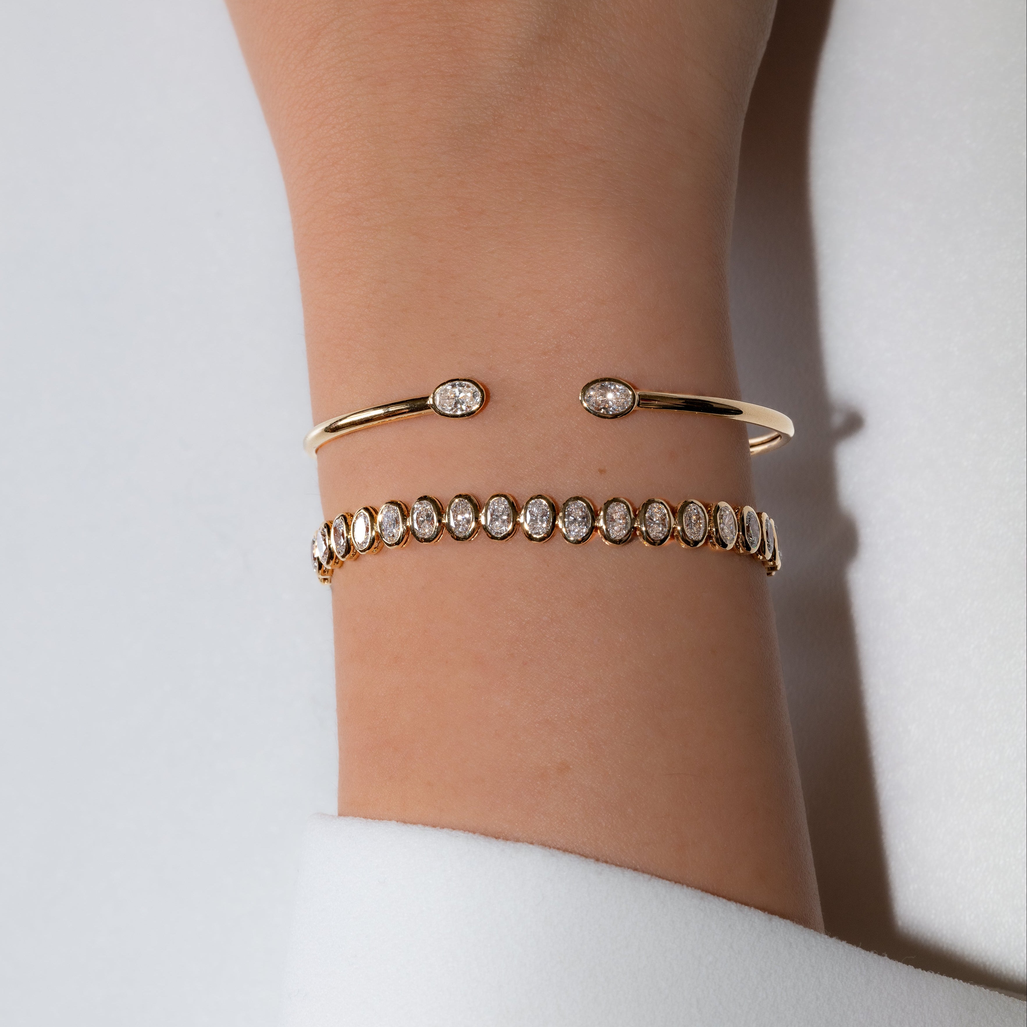OVAL BEZEL BANGLE BRACELET
