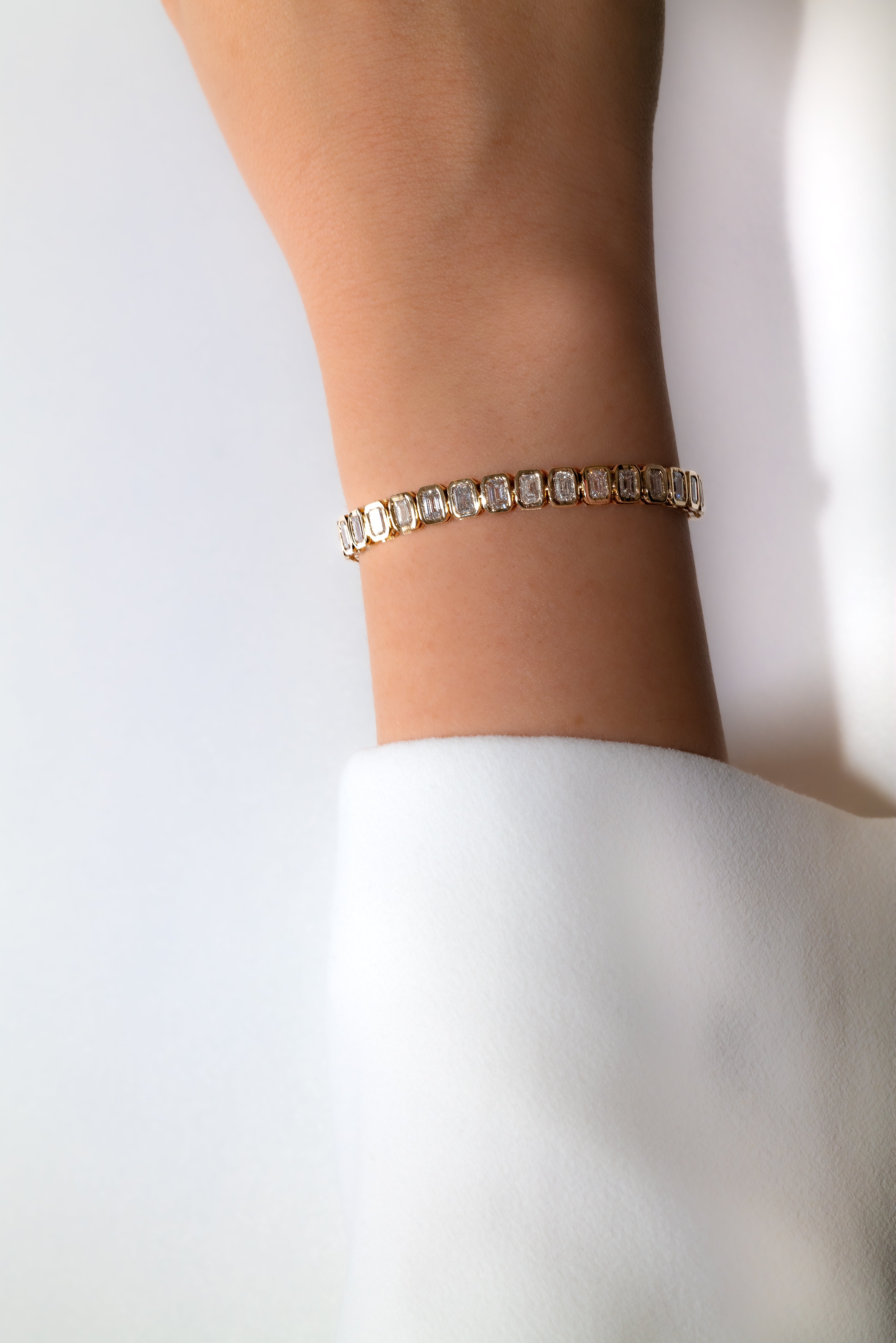 EMERALD BEZEL TENNIS BRACELET