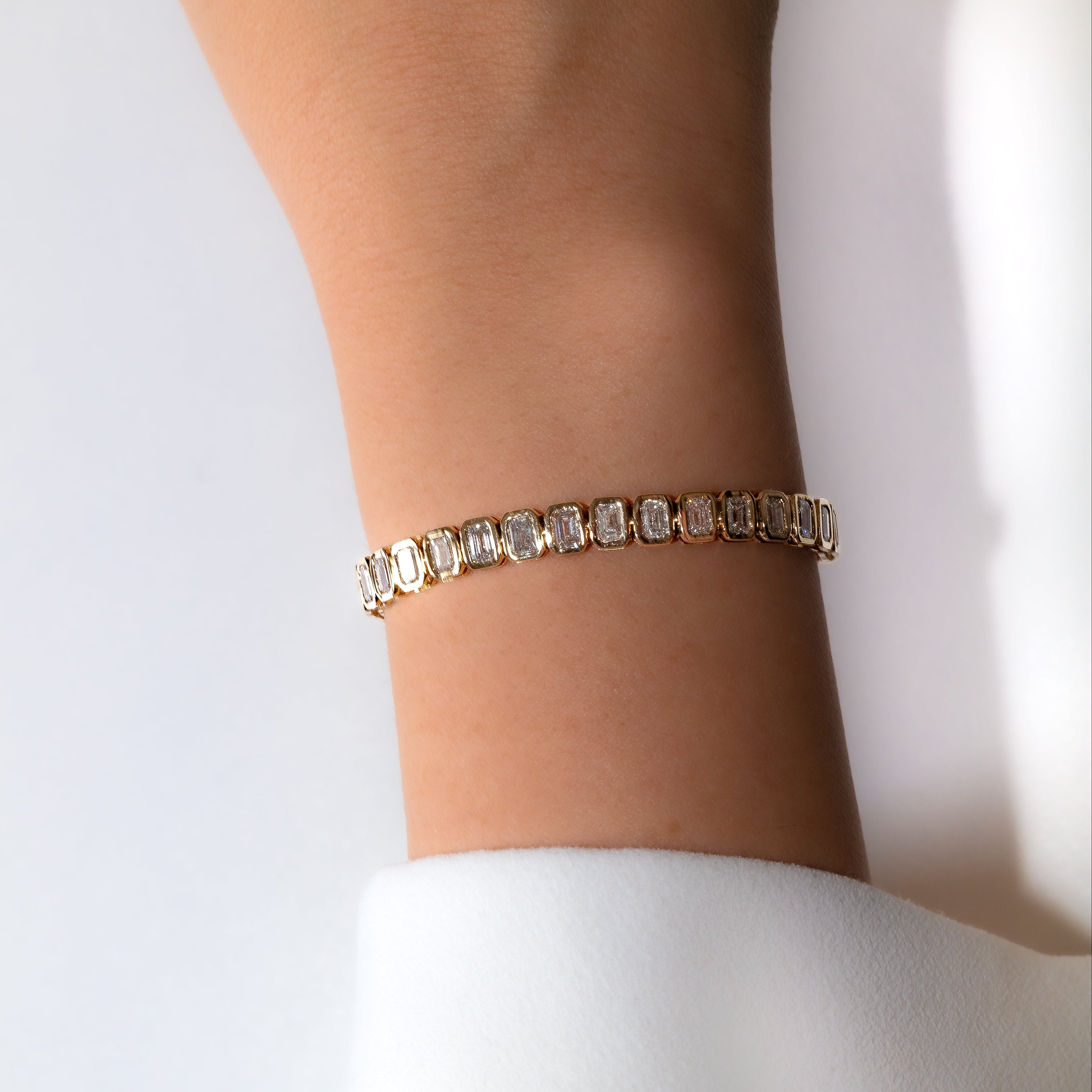 EMERALD BEZEL TENNIS BRACELET