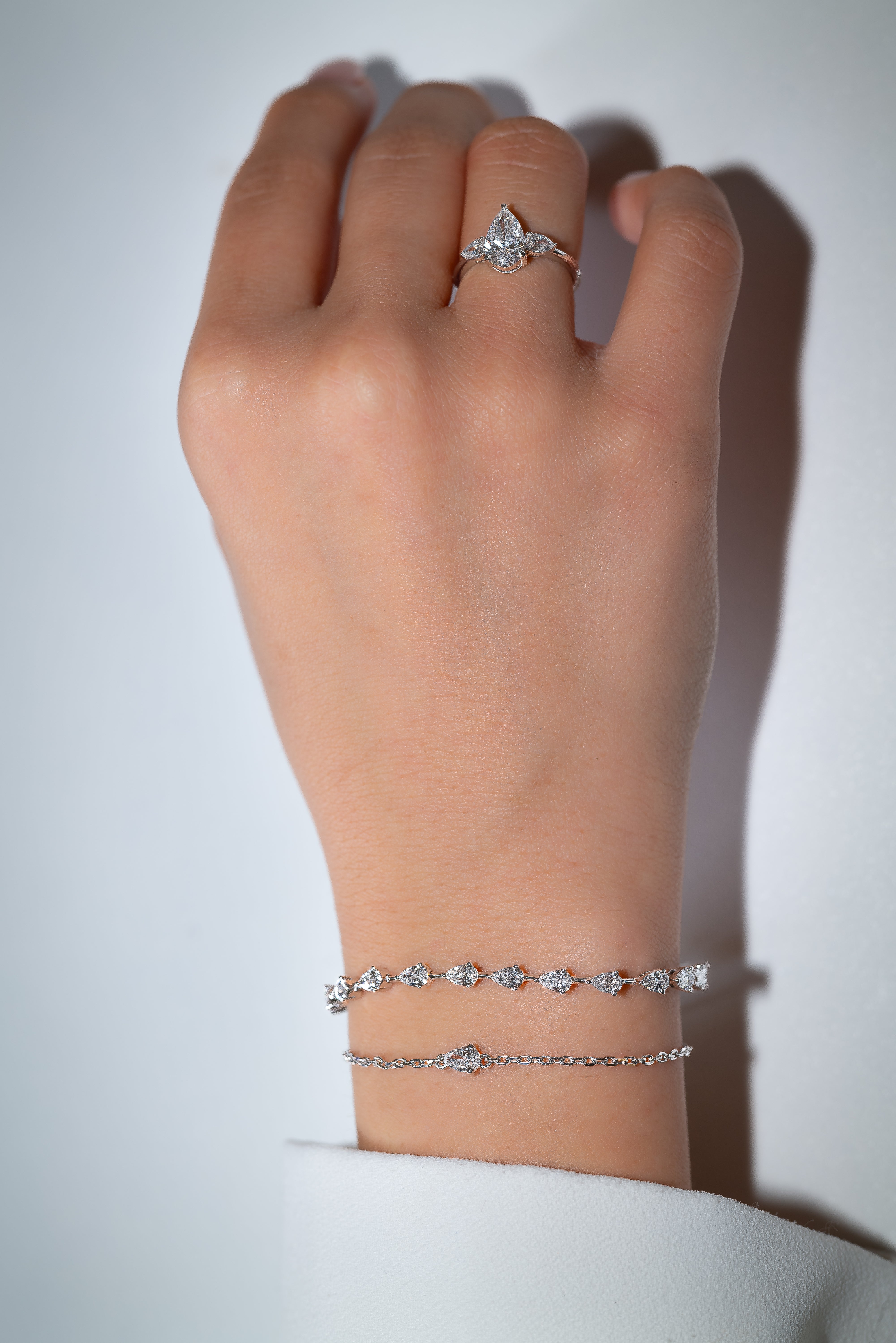 SLEEPING PEAR TENNIS BRACELET