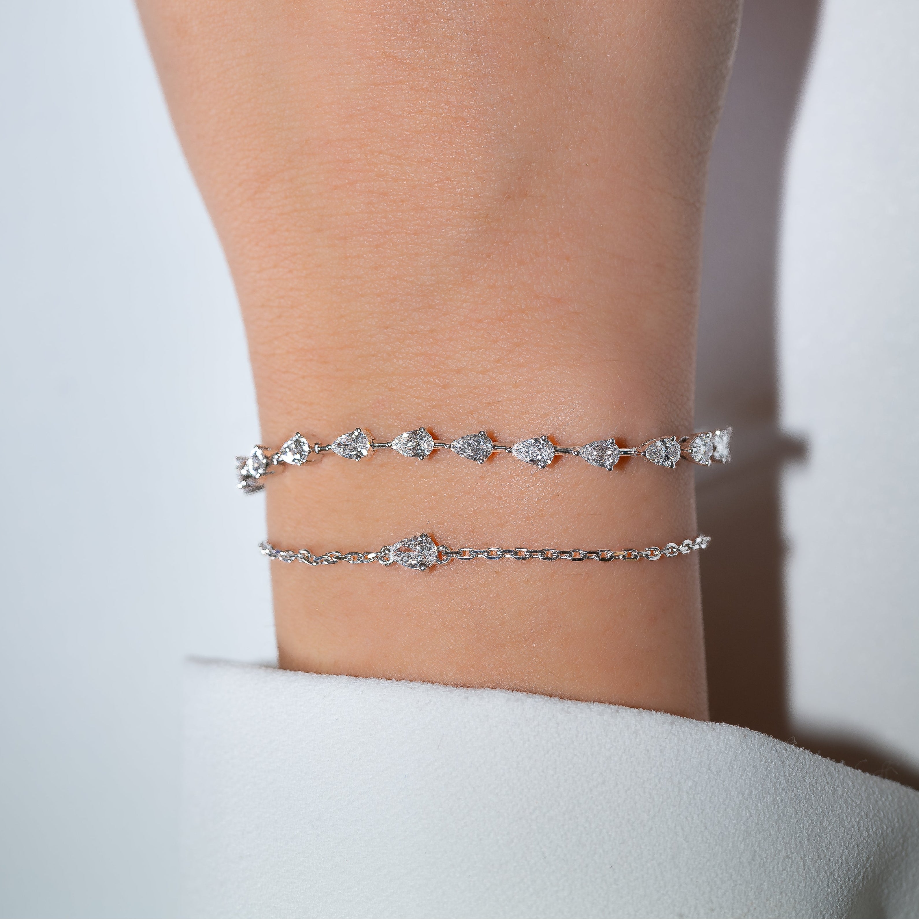 SLEEPING PEAR TENNIS BRACELET