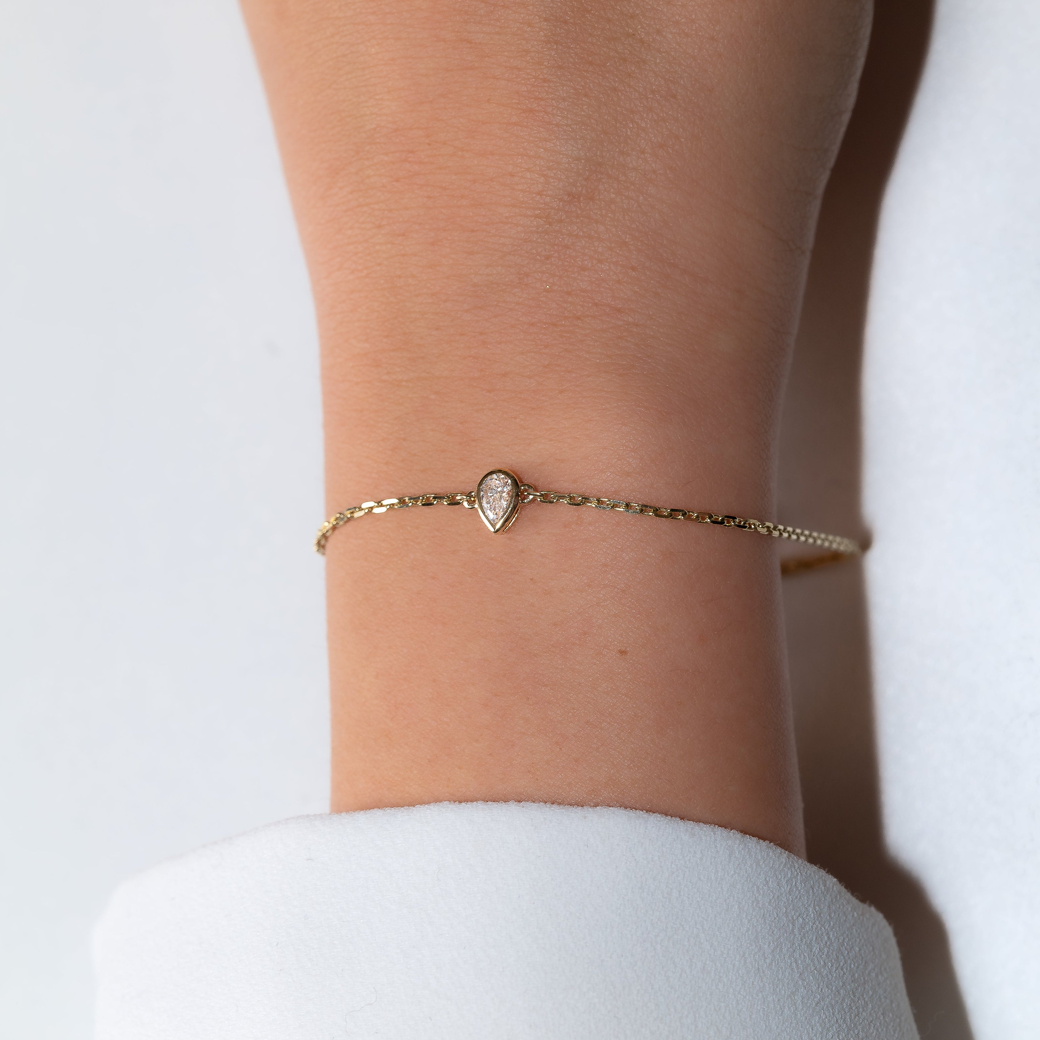 BEZEL SHAPE BRACELET