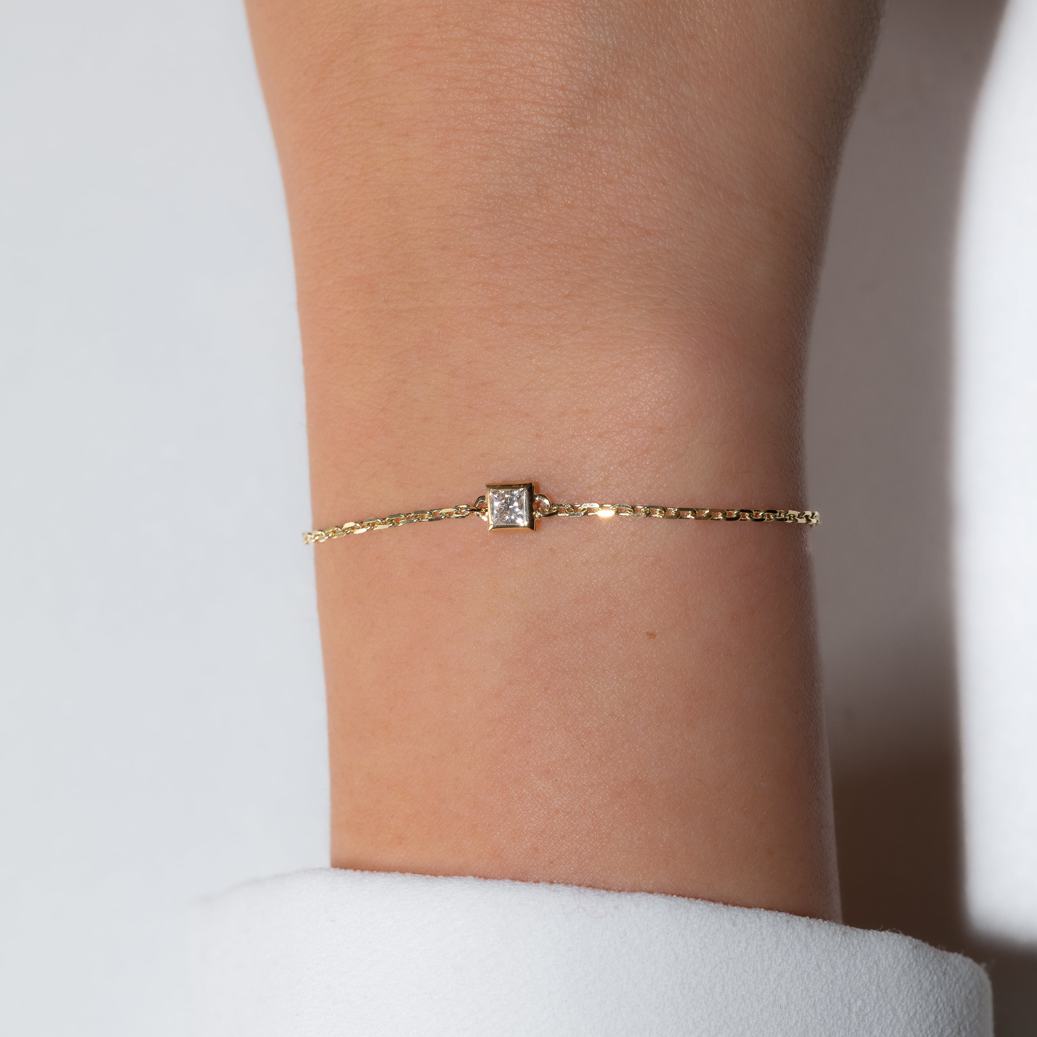 BEZEL SHAPE BRACELET