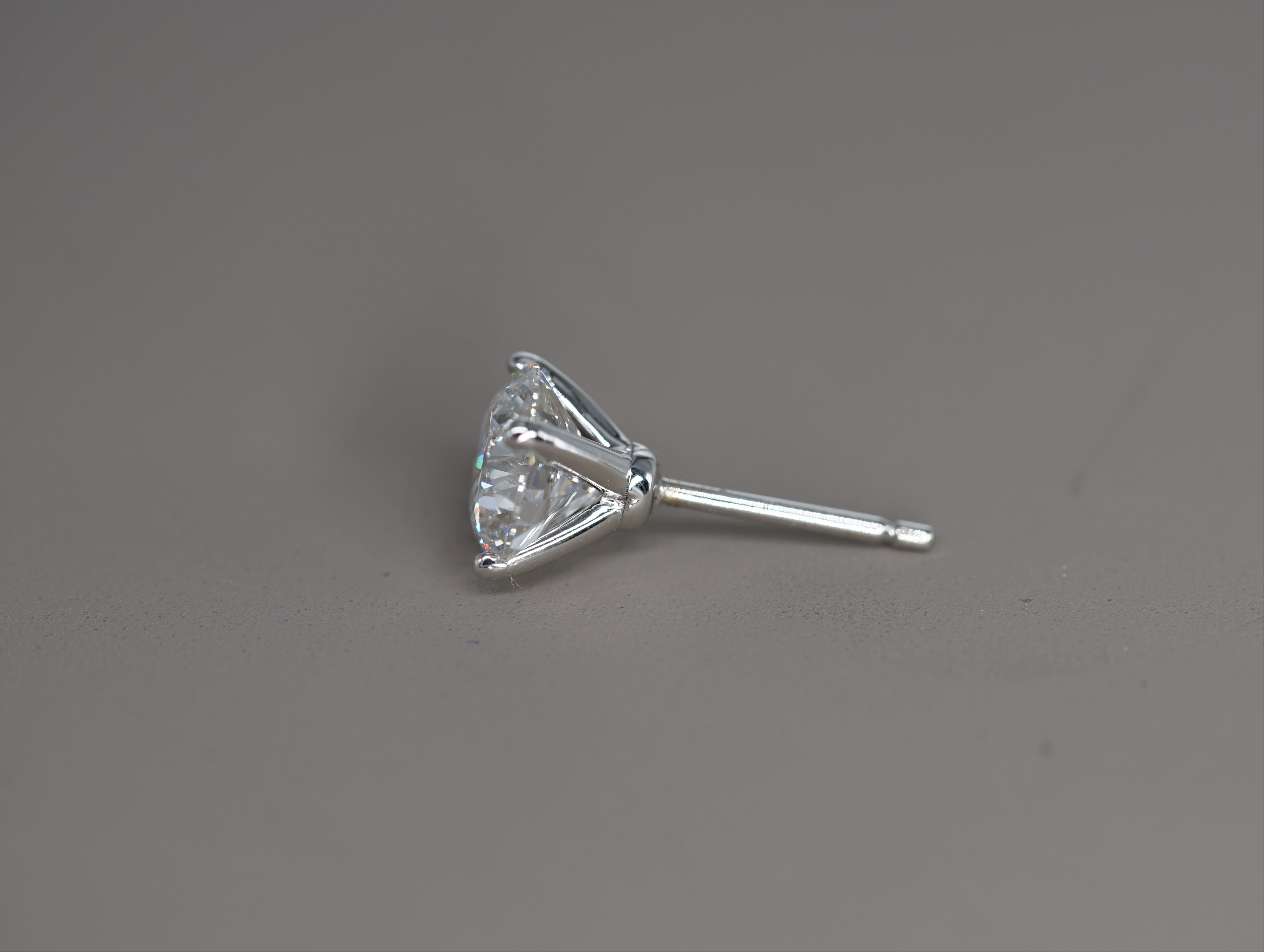 ROUND EARRINGS MARTINI SETTING