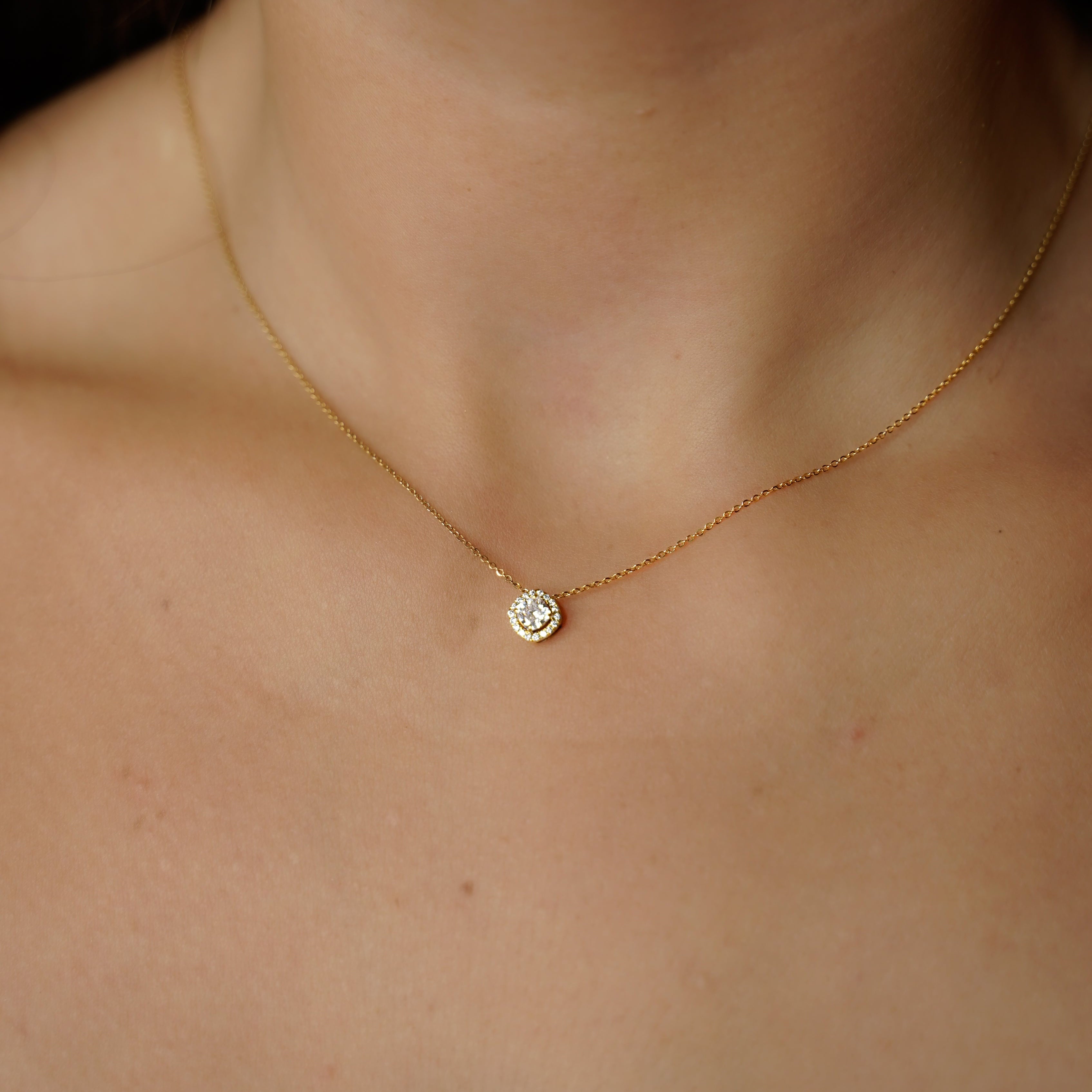 STUNNING CIRCLE NECKLACE