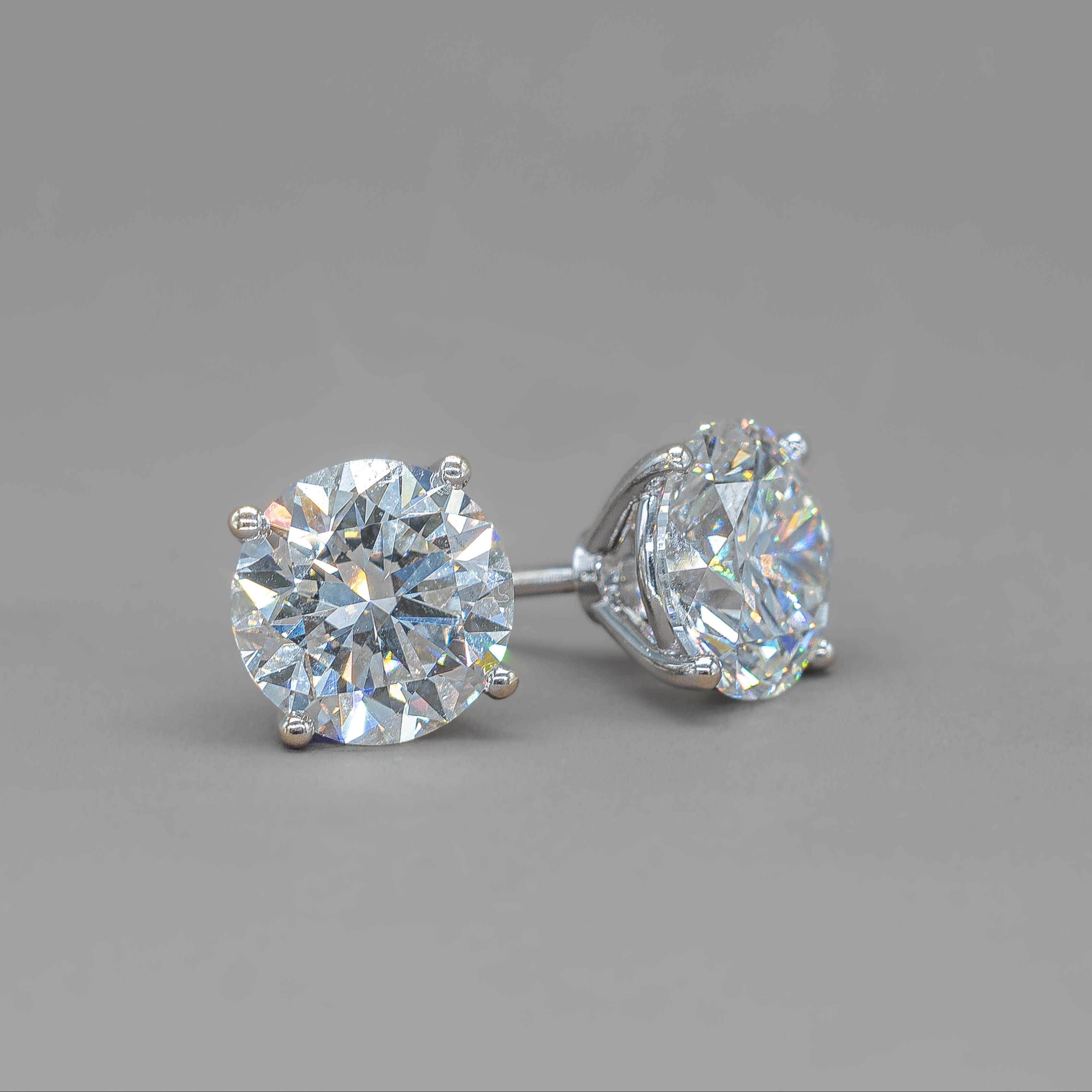 ROUND STUDS MARTINI SETTING