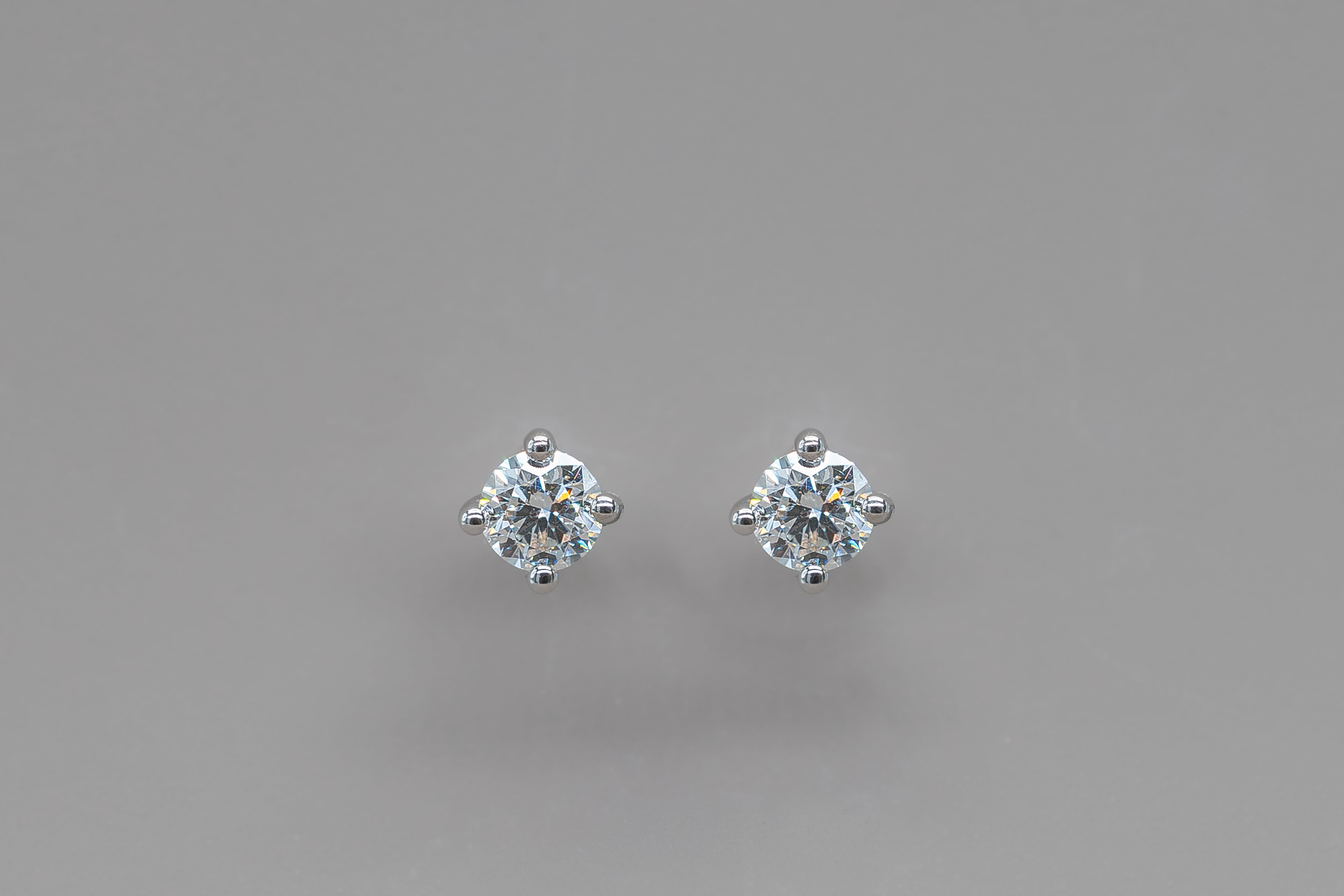ROUND STUD EARRINGS
