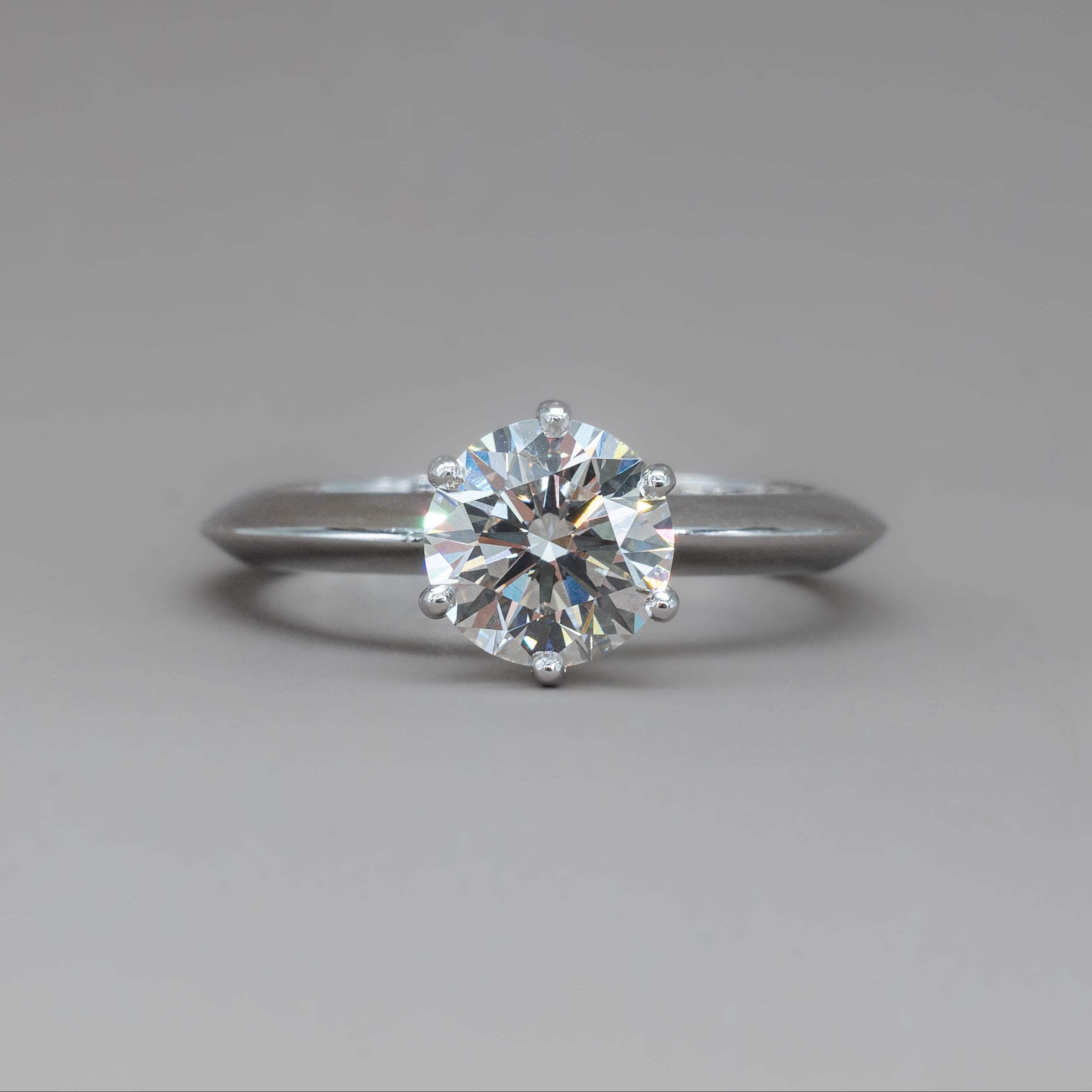 ROUND ENGAGEMENT RING
