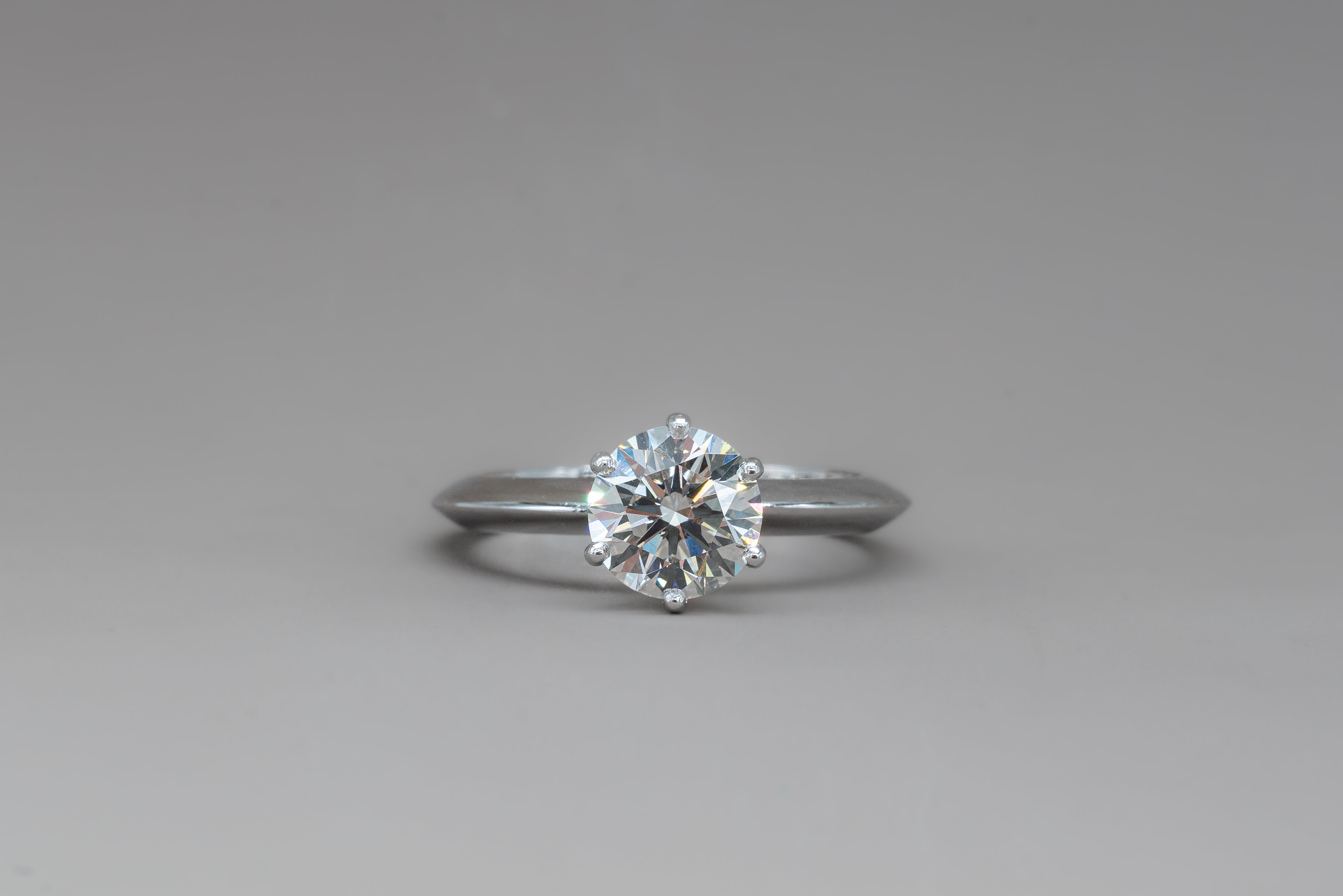 ROUND ENGAGEMENT RING