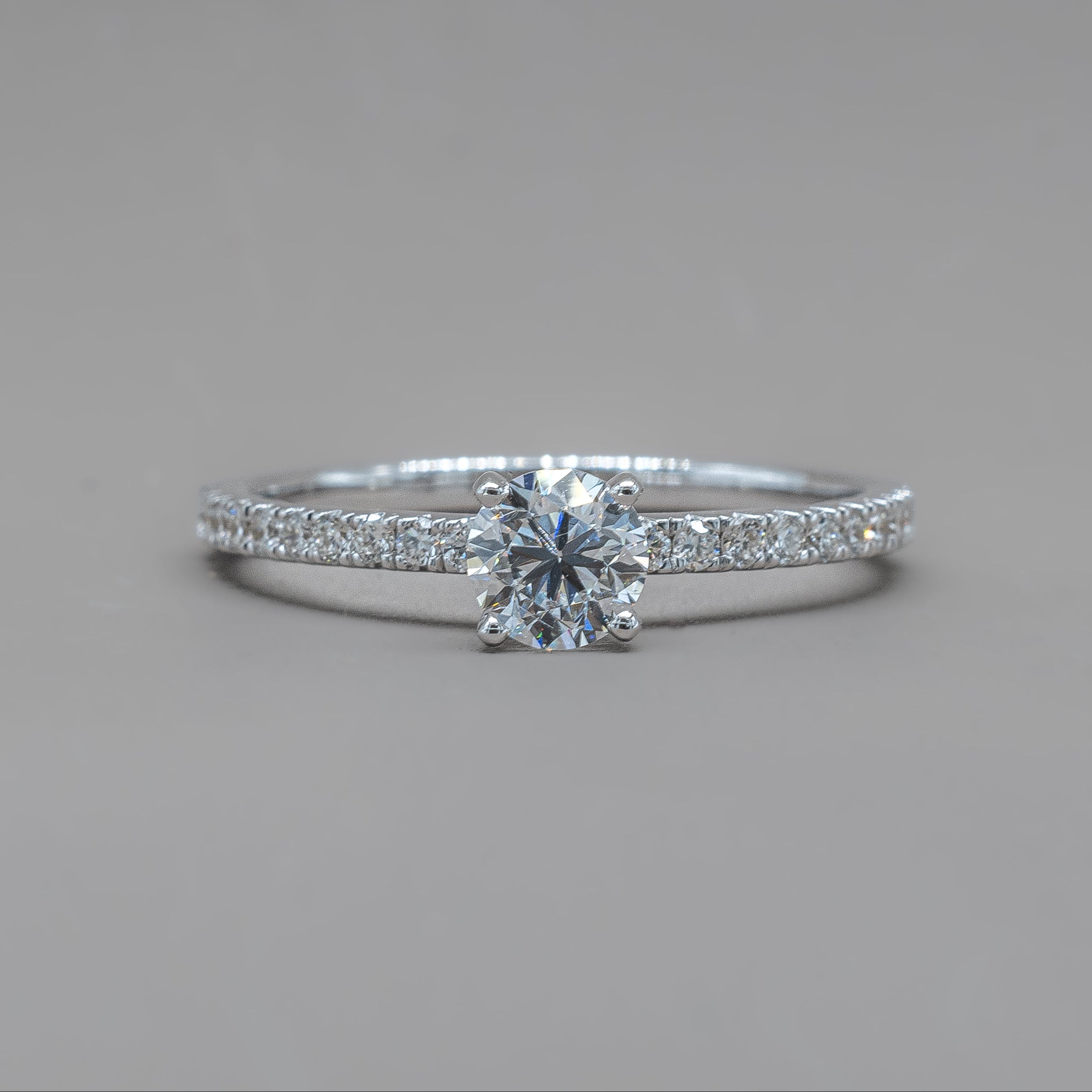 ROUND SPARKLE ENGAGEMENT RING