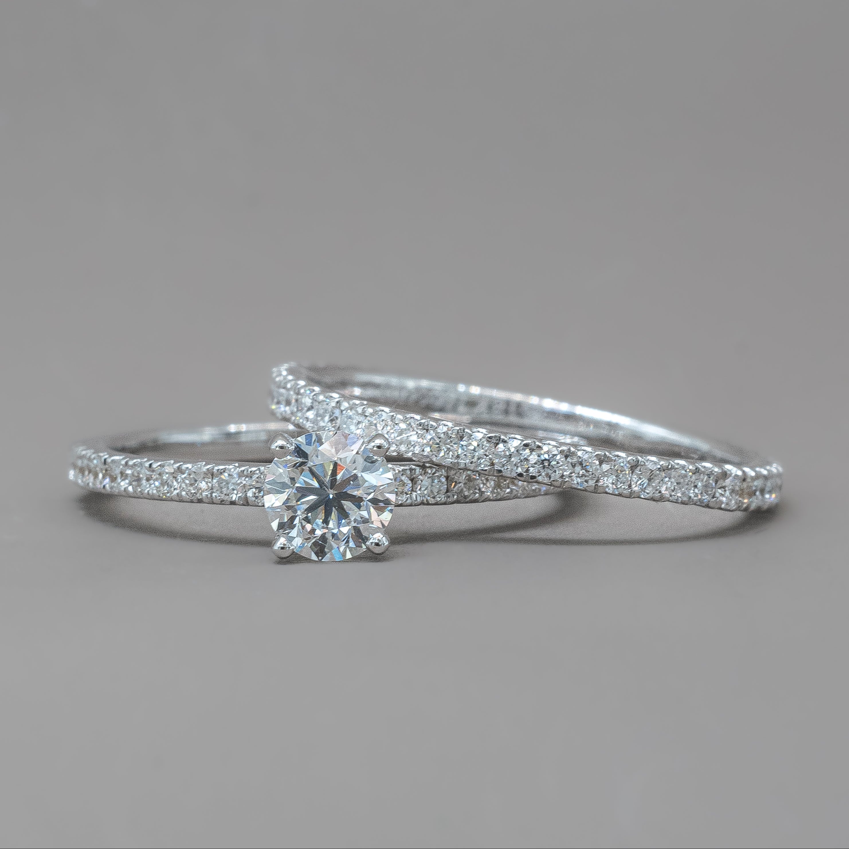 ROUND SPARKLE ENGAGEMENT RING