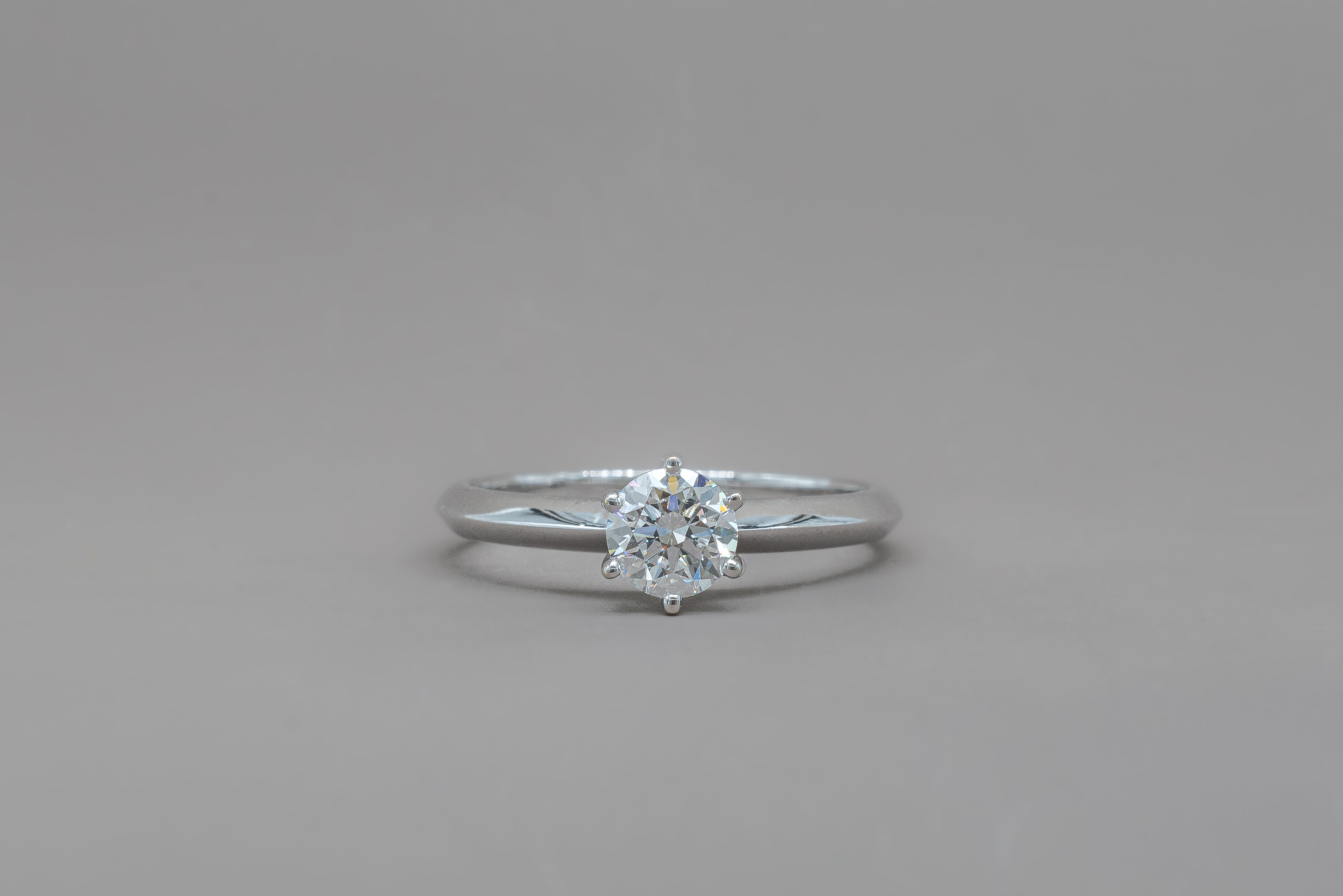 ROUND ENGAGEMENT RING