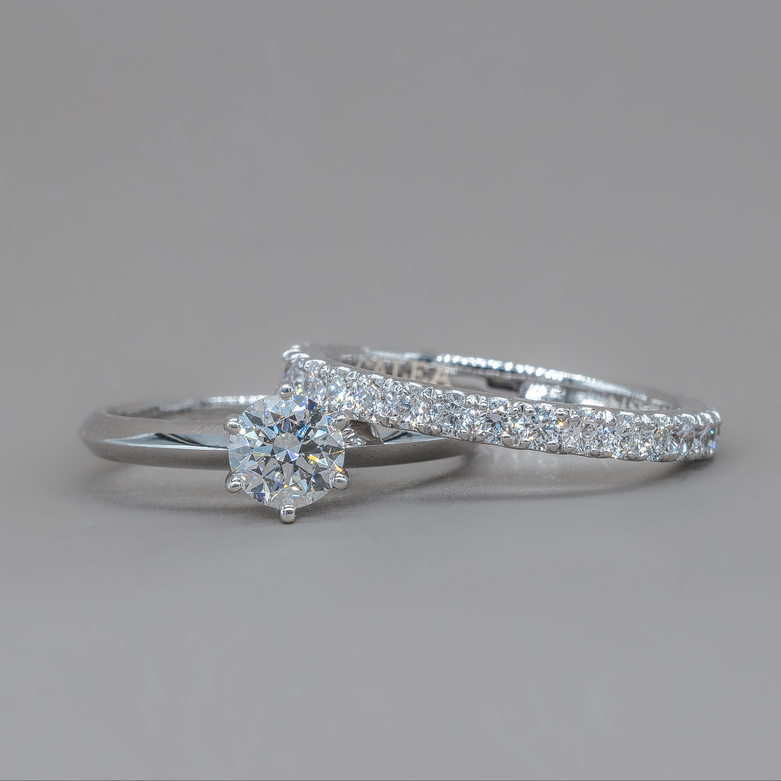ROUND ENGAGEMENT RING
