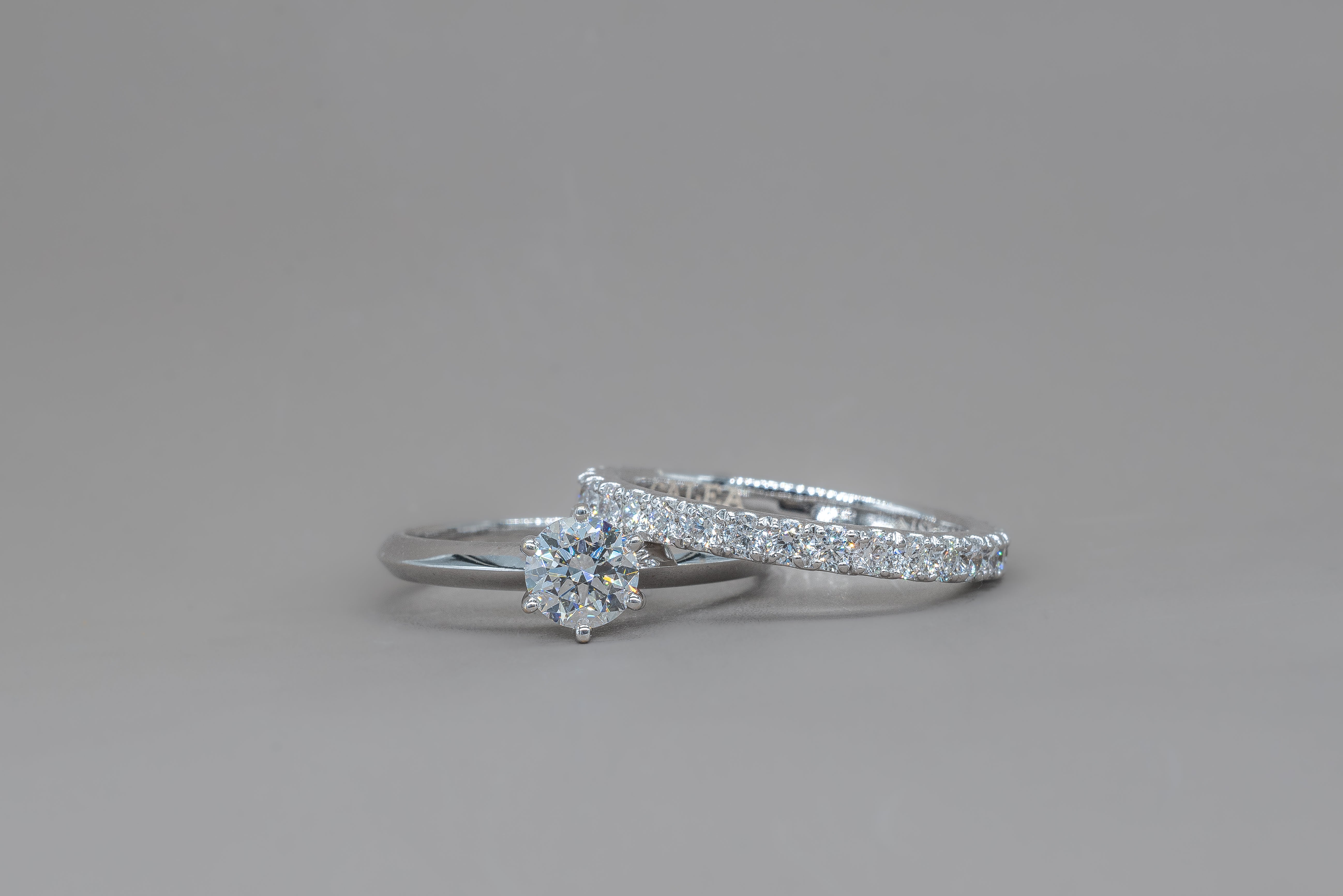 ROUND ENGAGEMENT RING