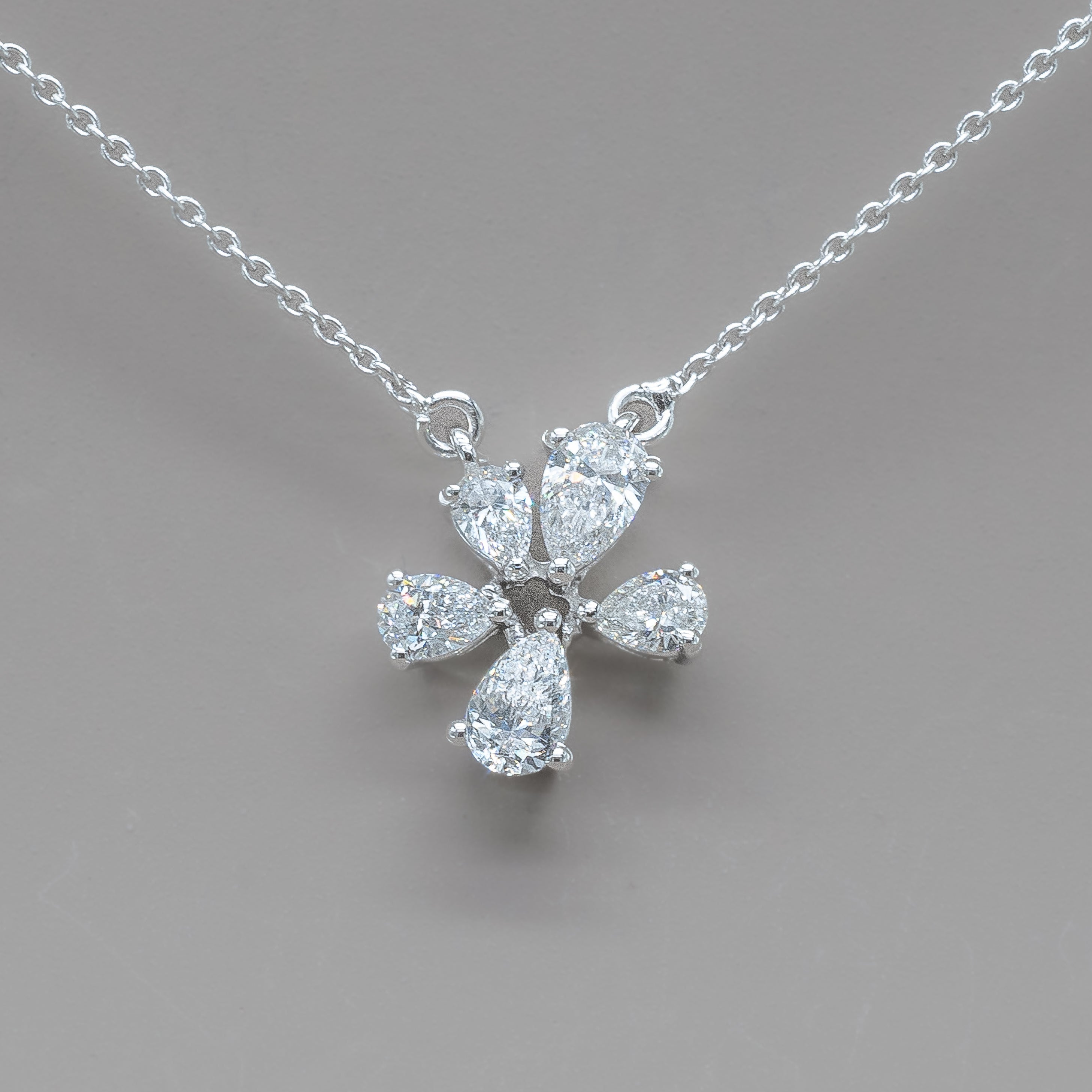 FLEUR NECKLACE