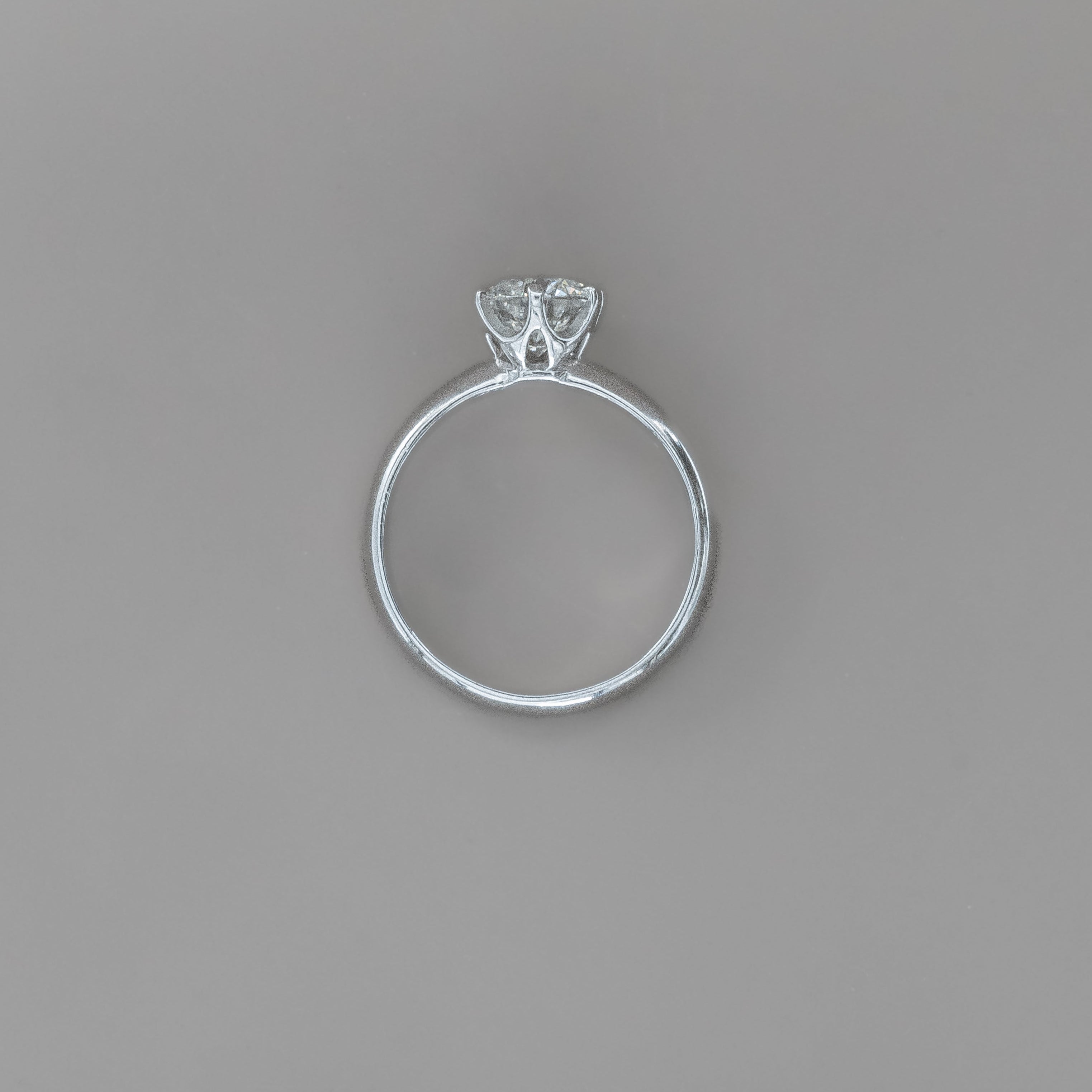 ROUND ENGAGEMENT RING