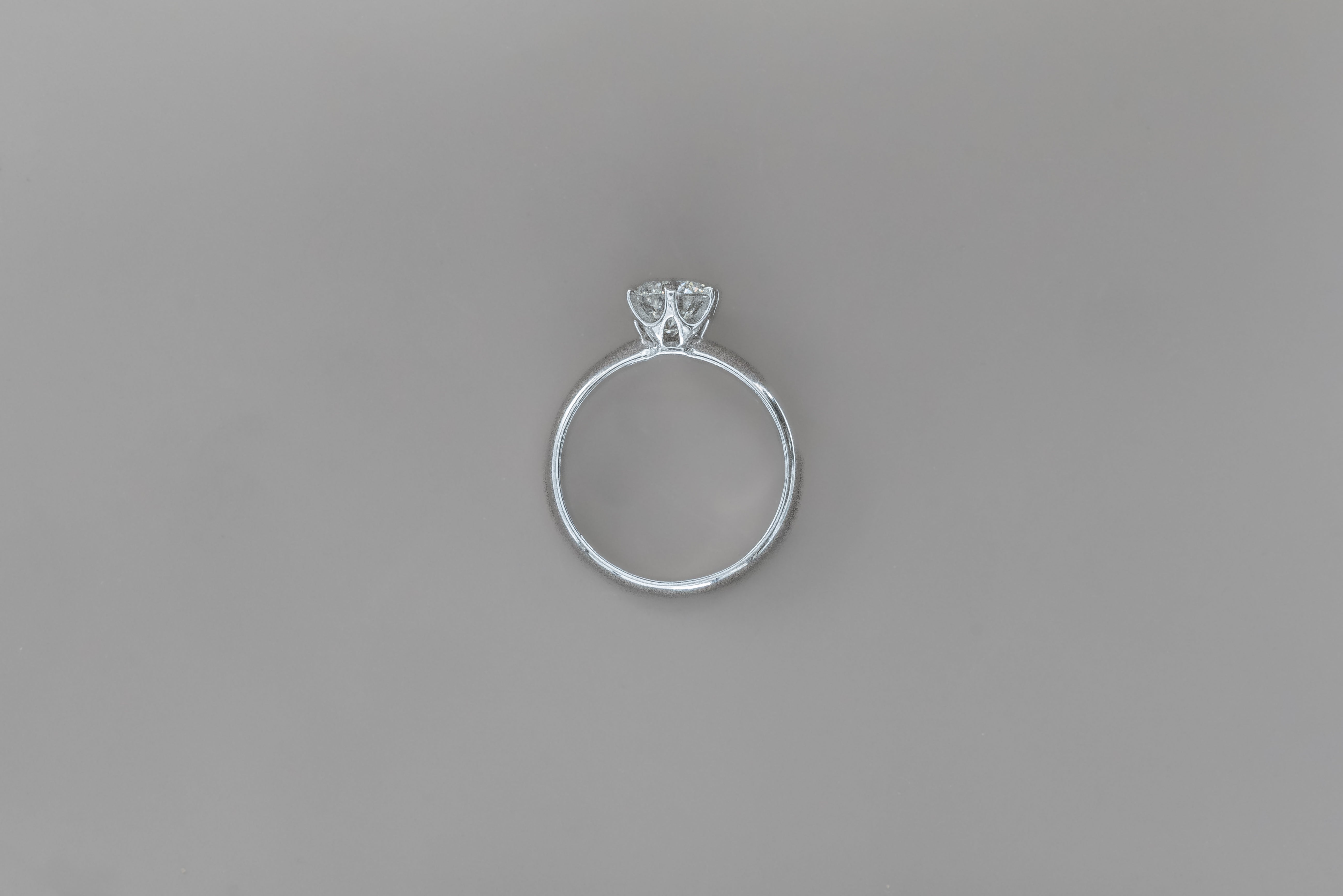 ROUND ENGAGEMENT RING