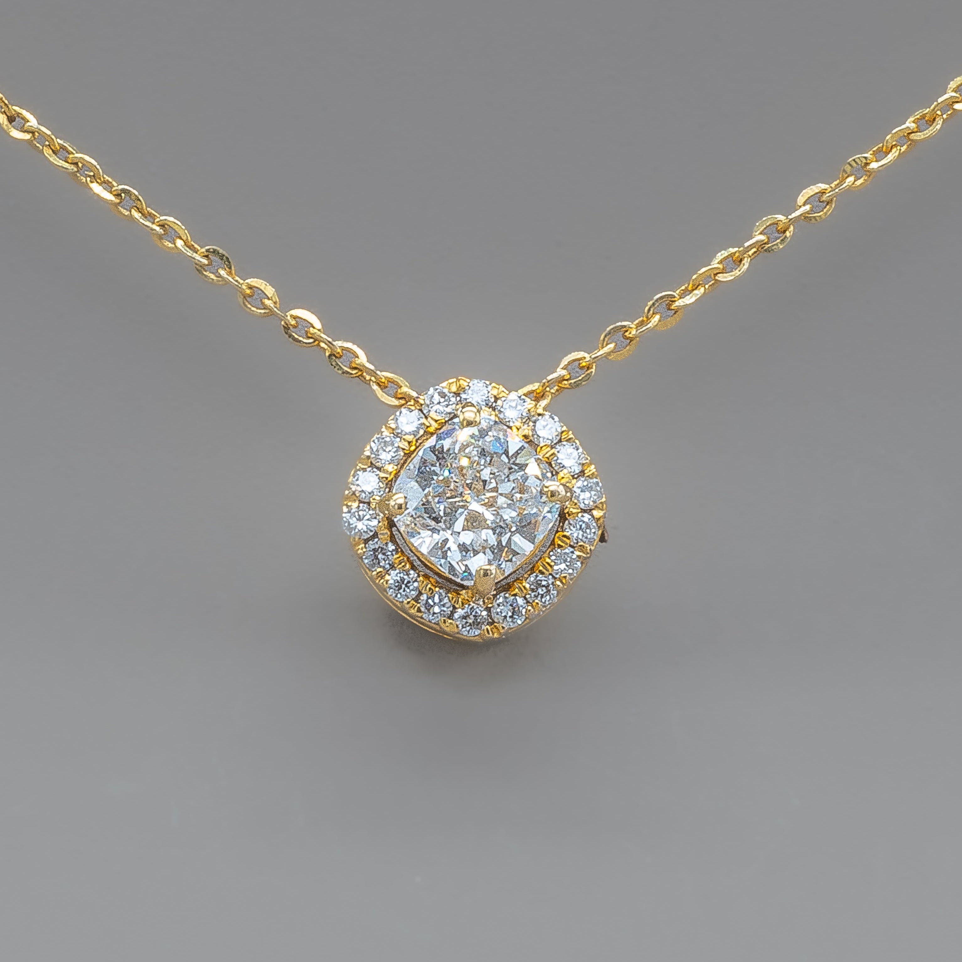STUNNING CIRCLE NECKLACE