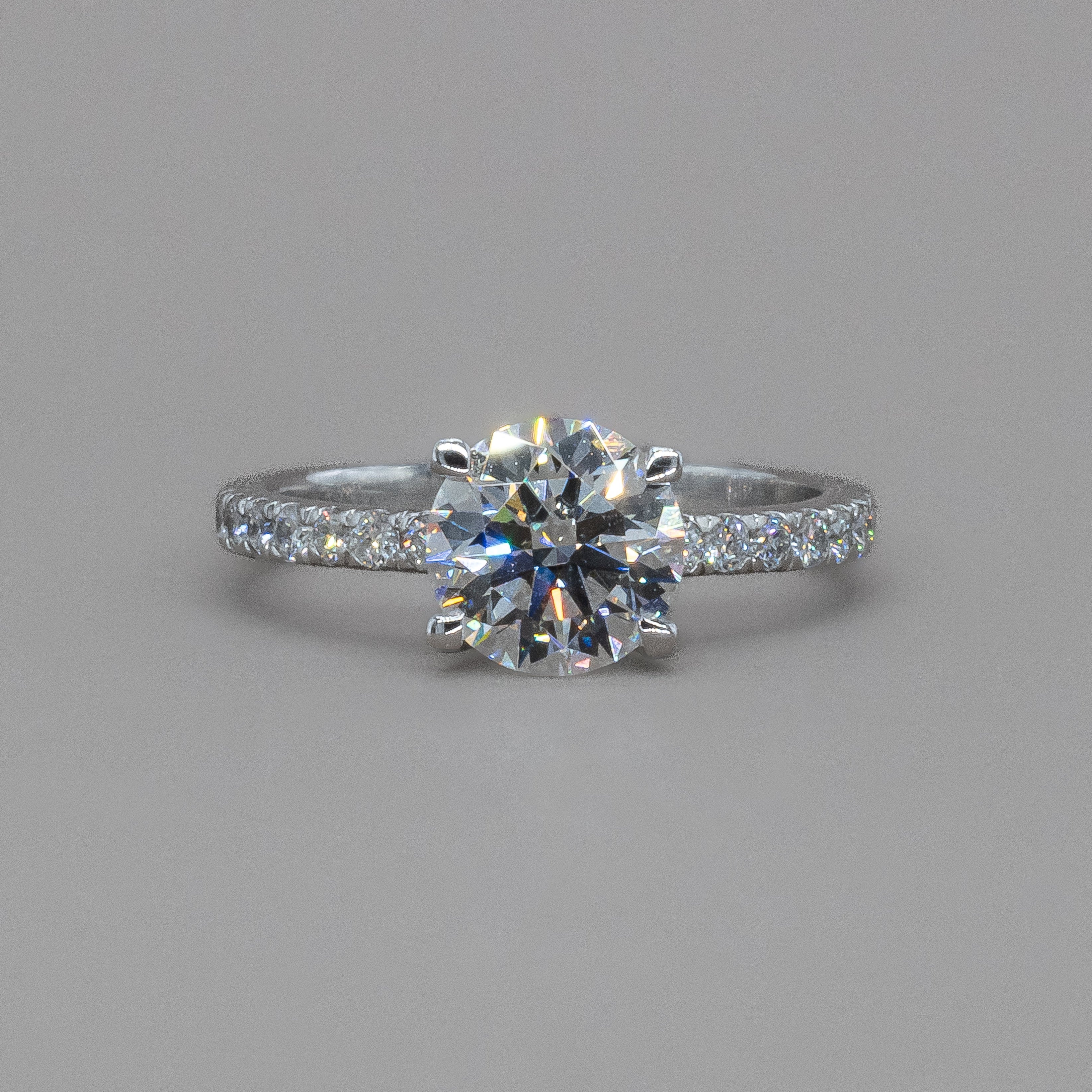 ROUND SPARKLE ENGAGEMENT RING