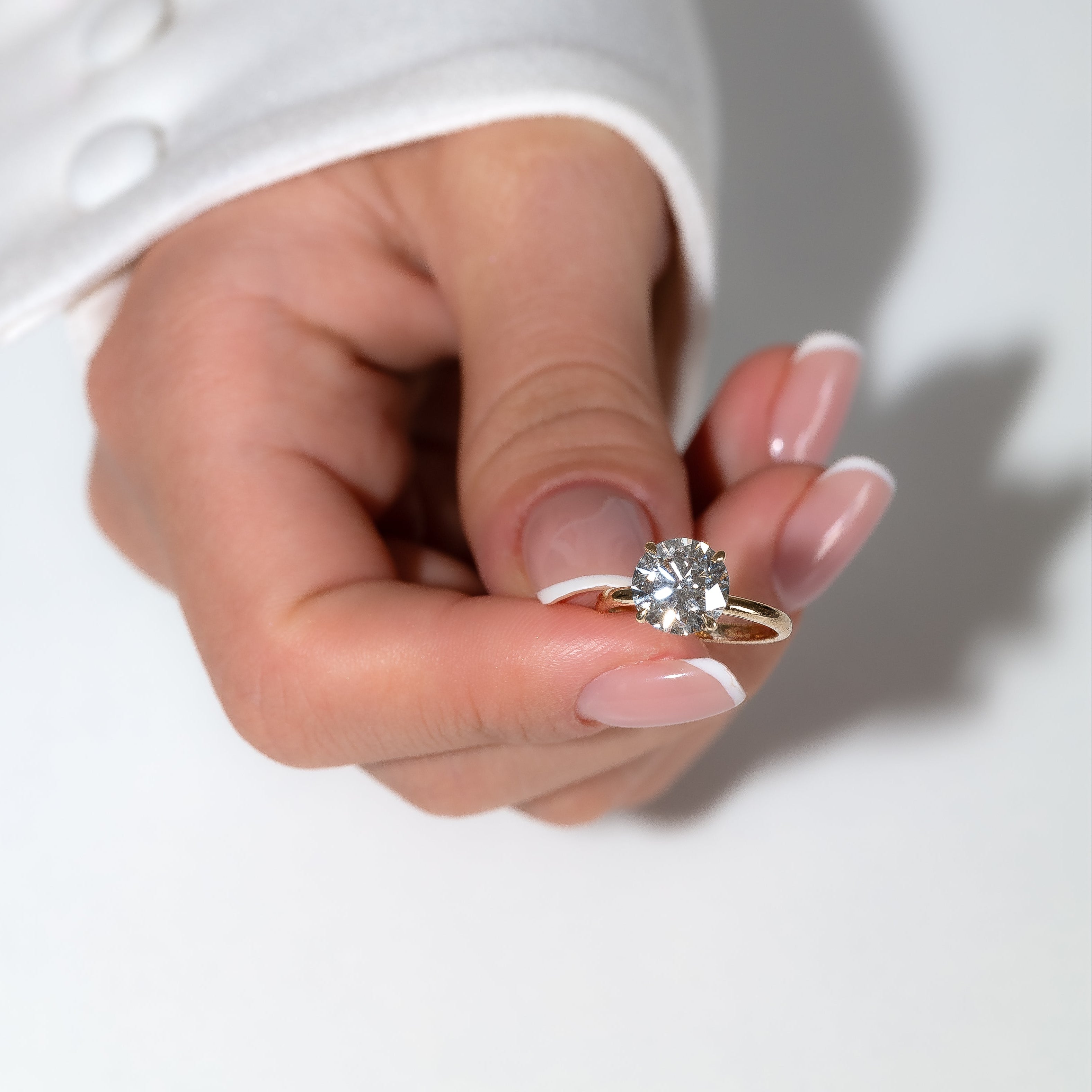 ROUND ENGAGEMENT RING
