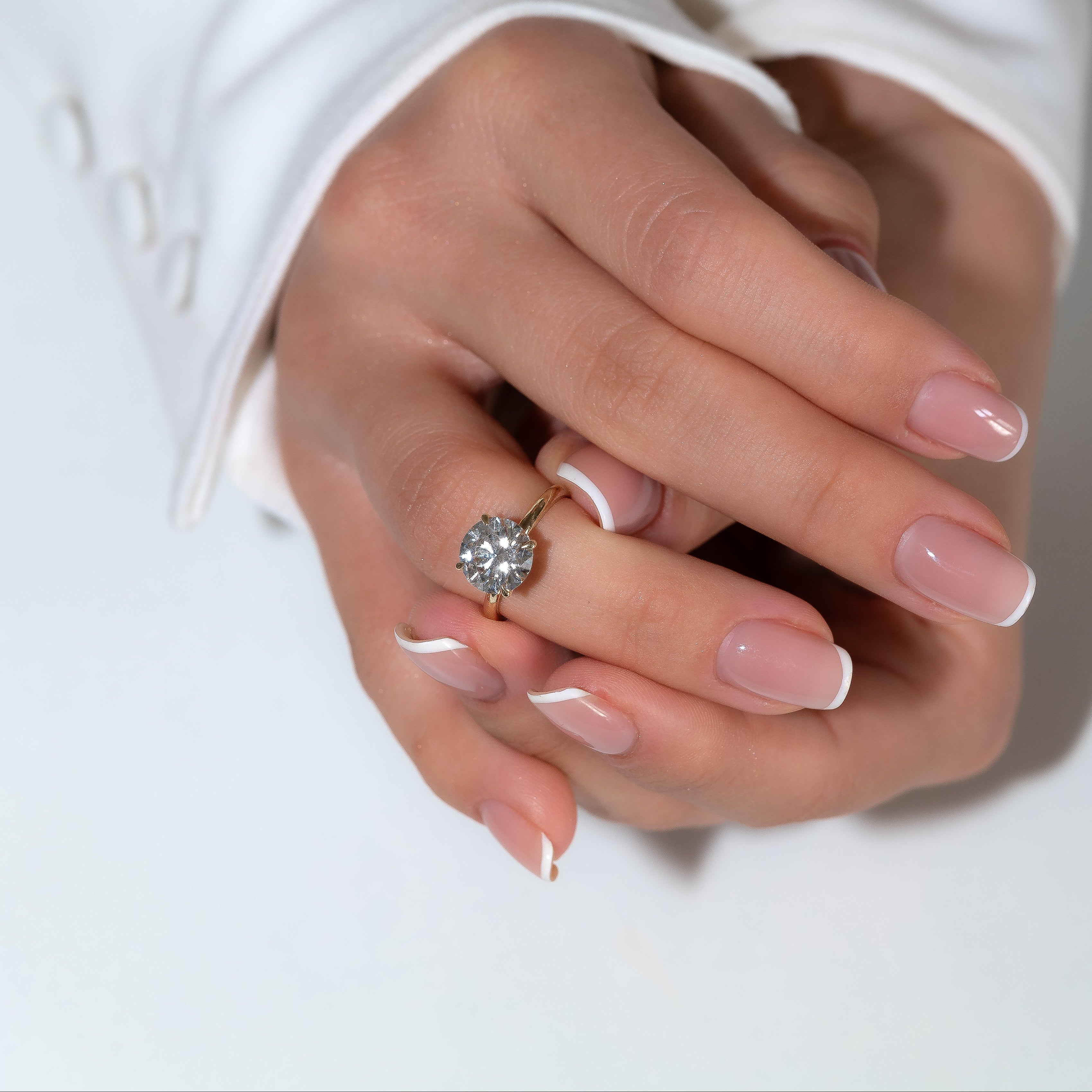 ROUND ENGAGEMENT RING