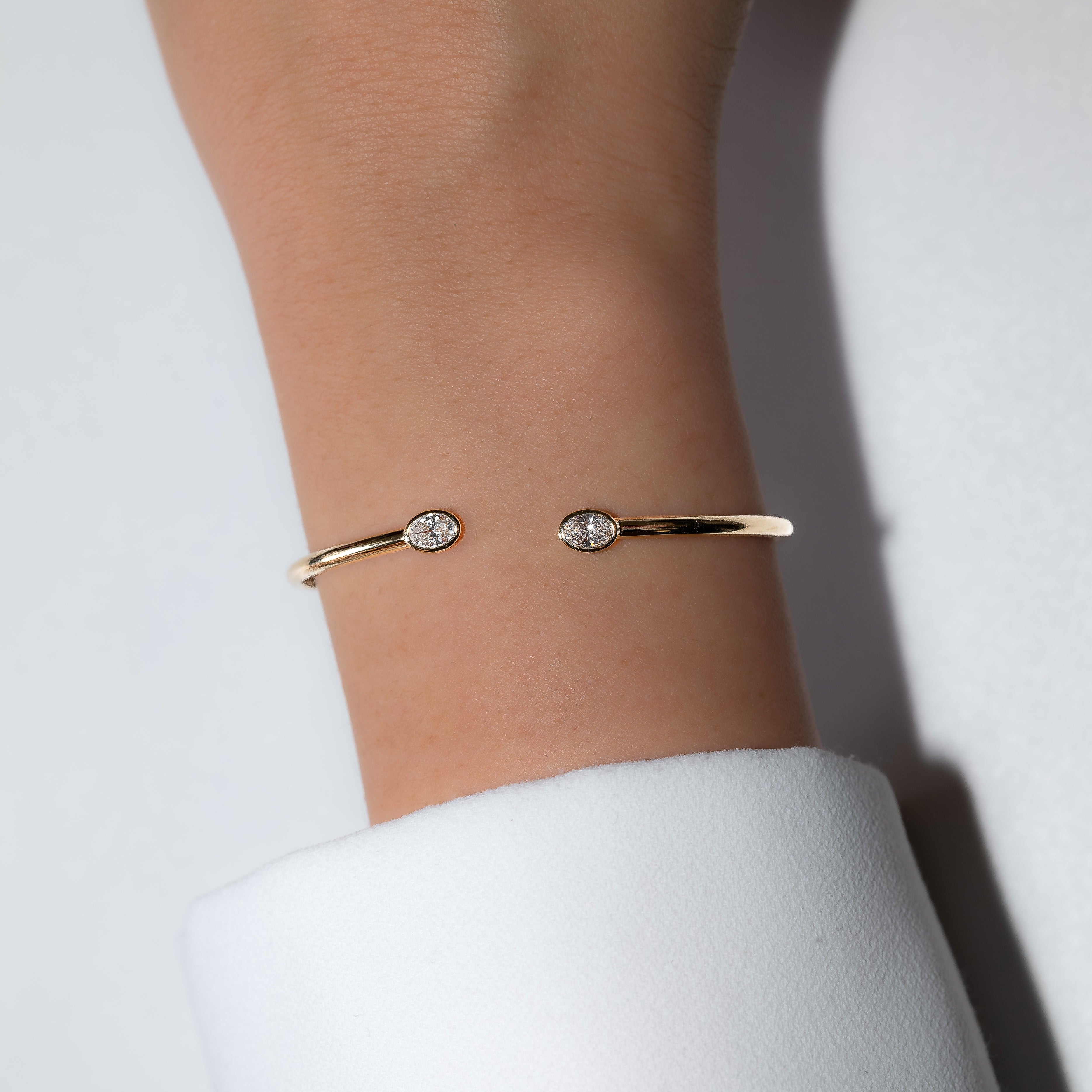 OVAL BEZEL BANGLE BRACELET