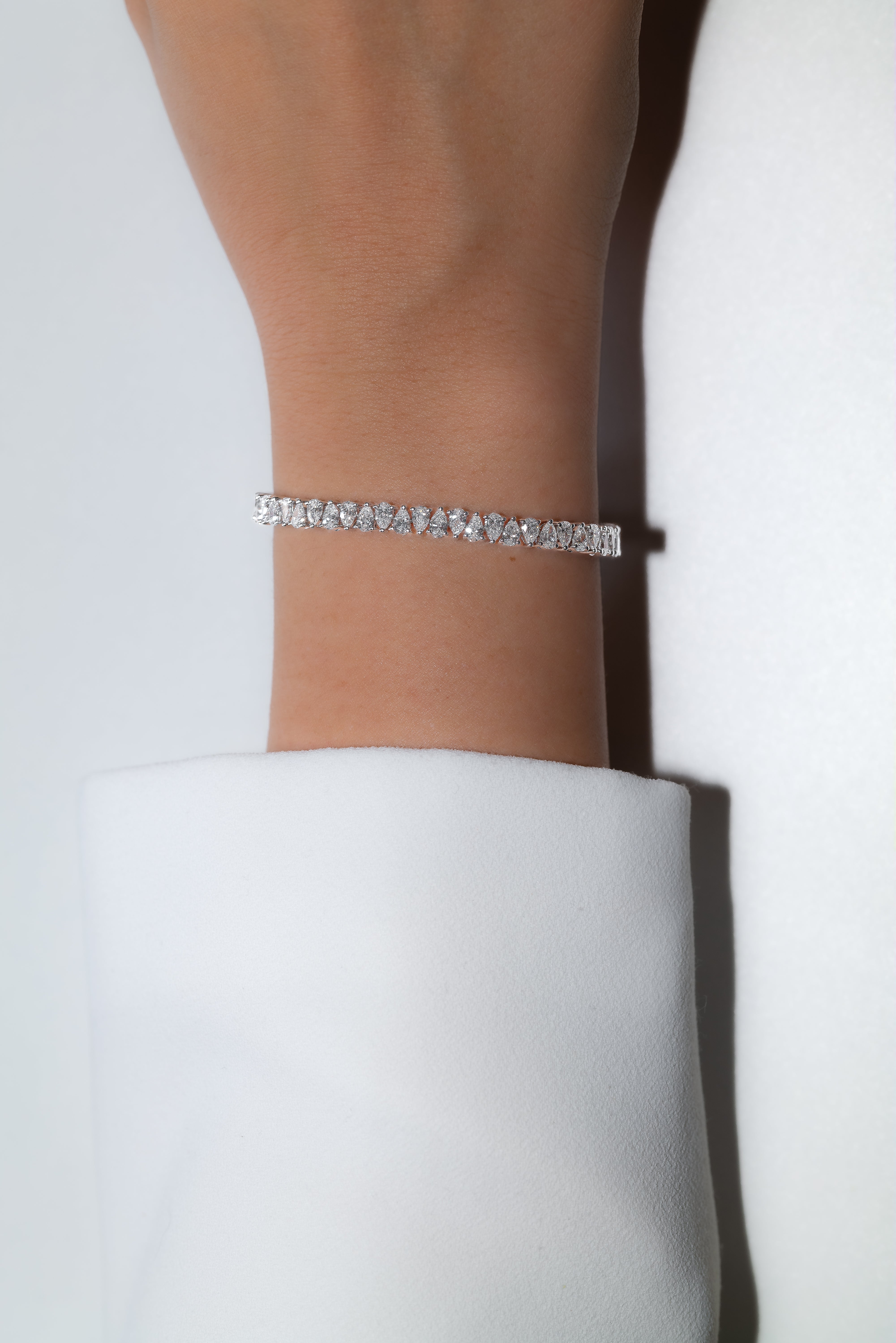 INVERTED PEAR TENNIS BRACELET