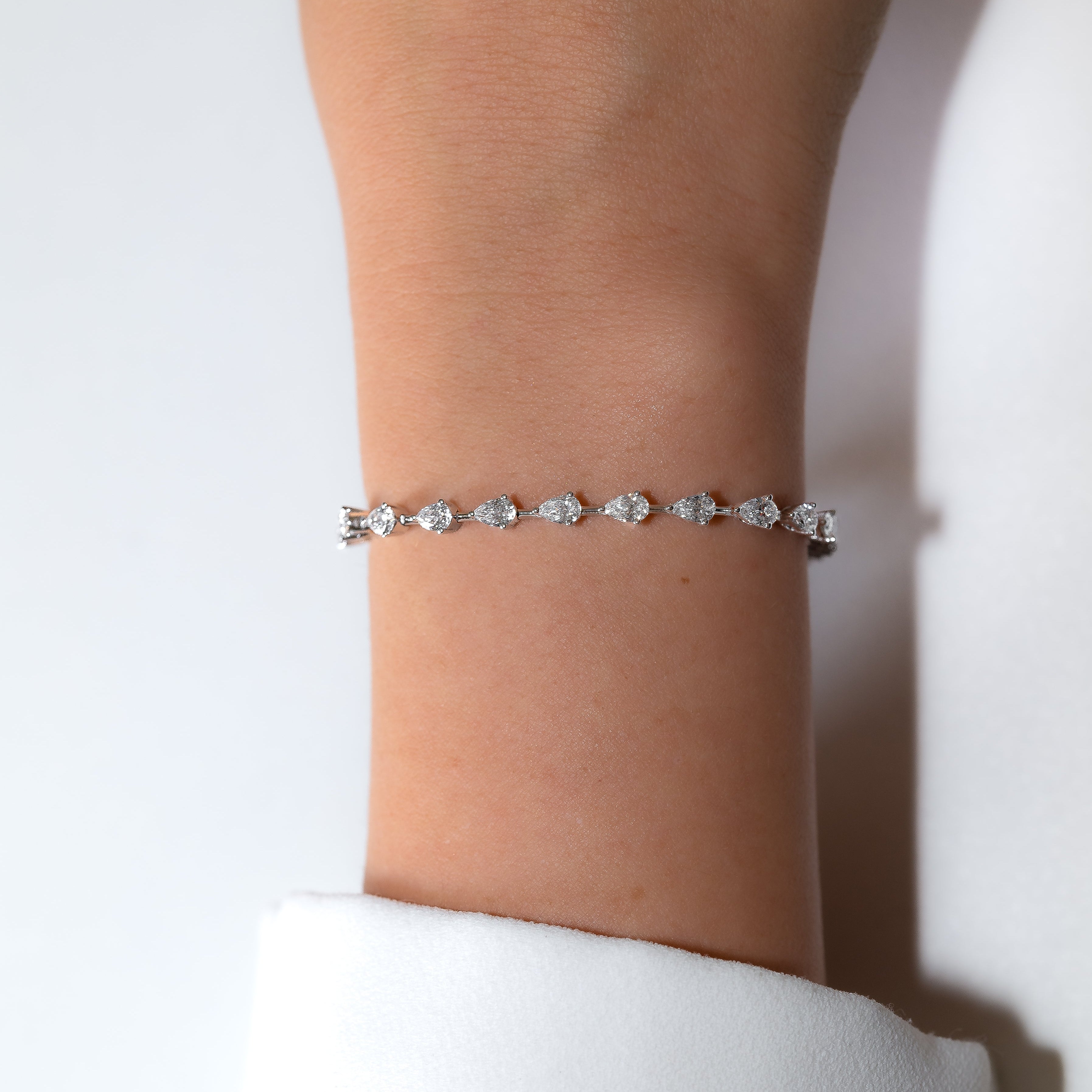SLEEPING PEAR TENNIS BRACELET