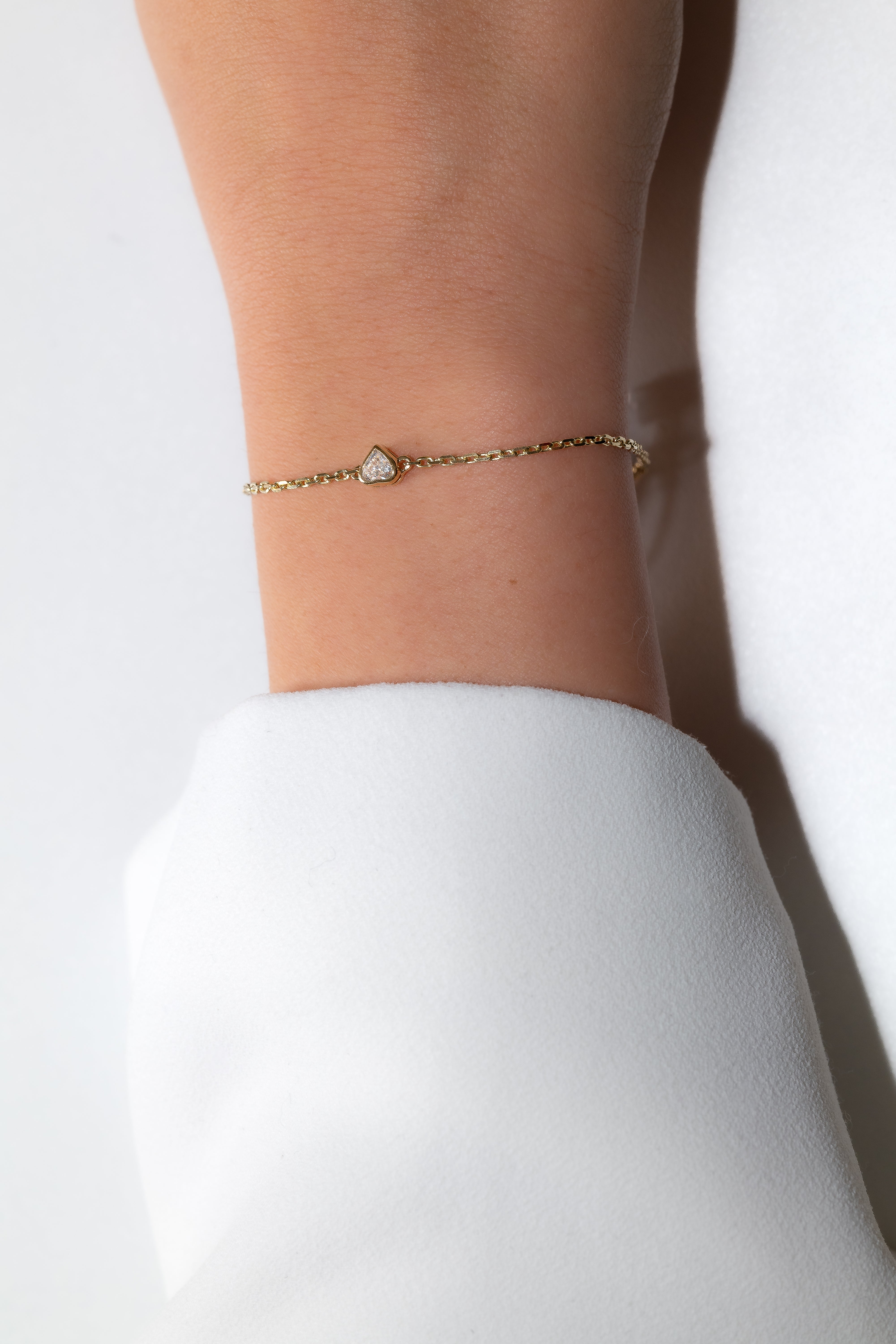 BEZEL SHAPE BRACELET
