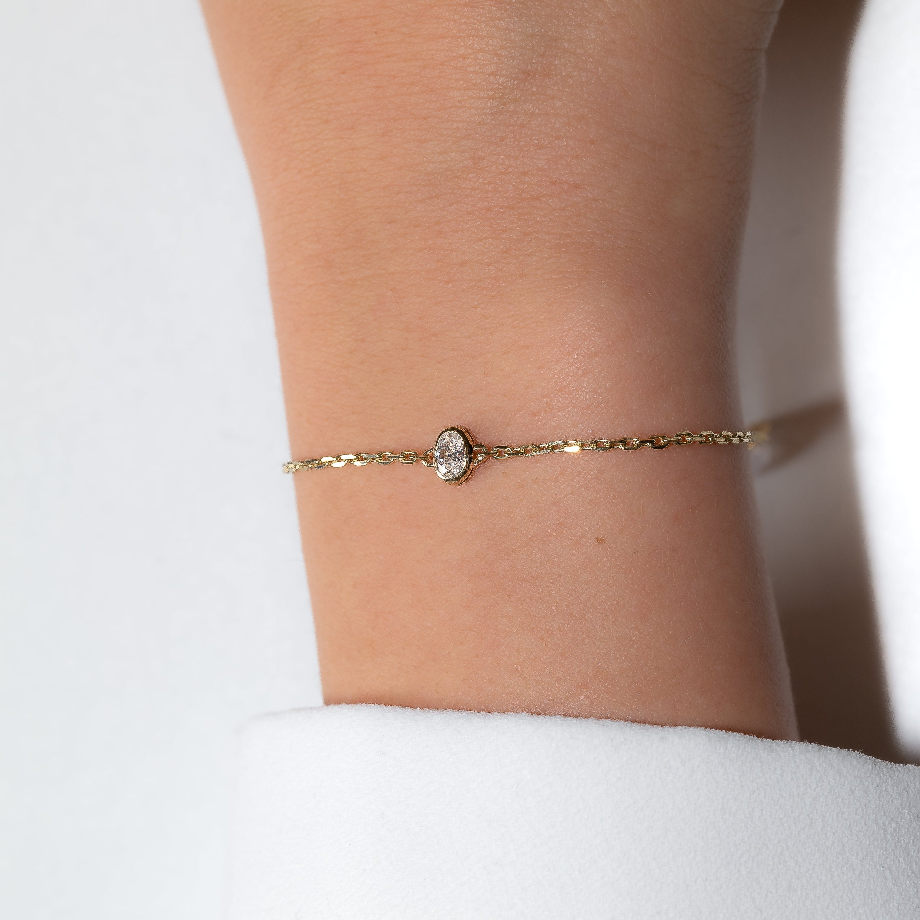 BEZEL SHAPE BRACELET