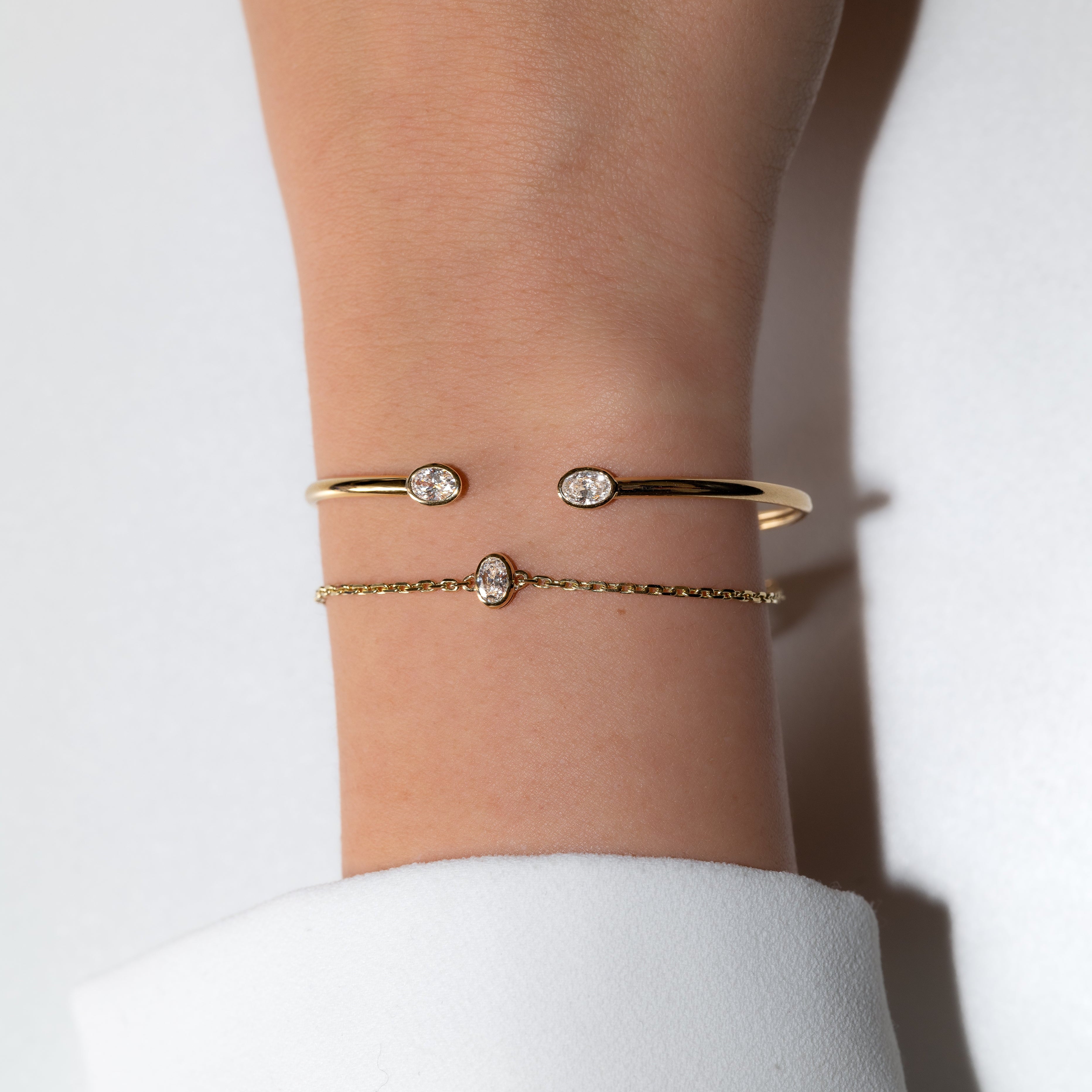 BEZEL SHAPE BRACELET