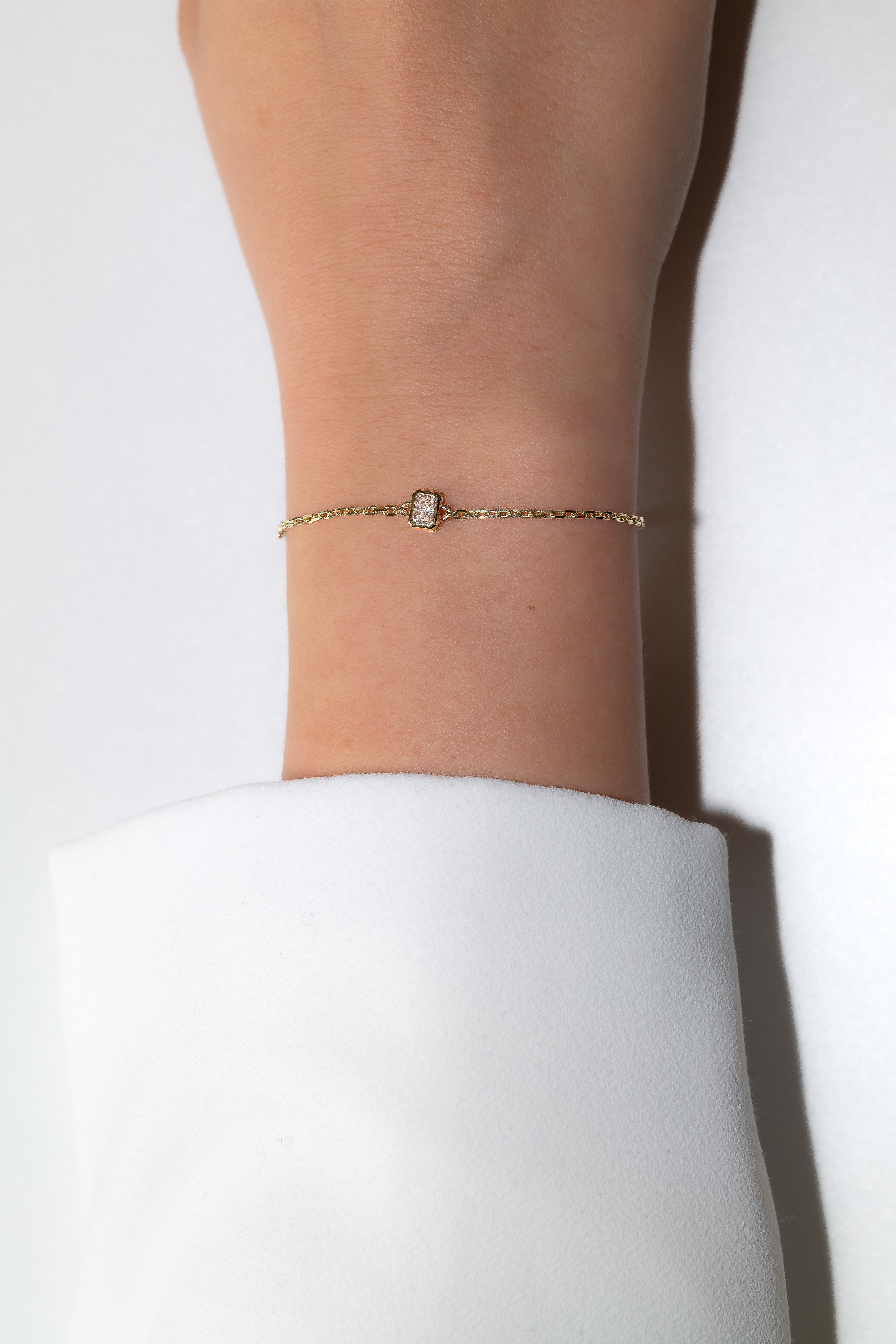 BEZEL SHAPE BRACELET